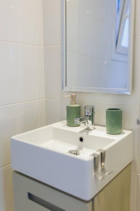Amazing Rooftop With Large Private Balcony * Athens