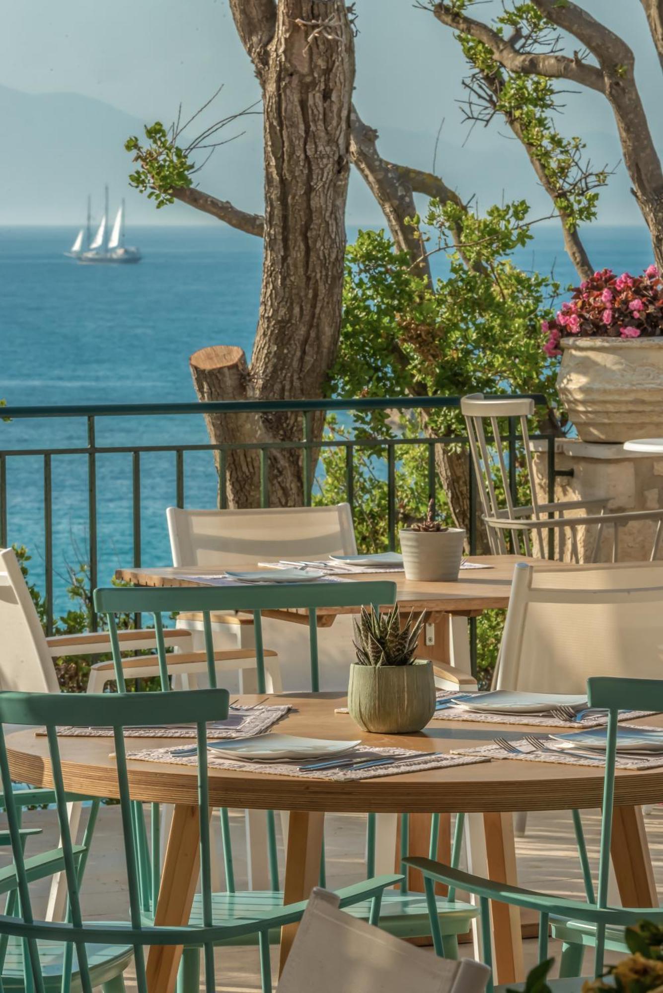 Erietta Aparthotel 4*