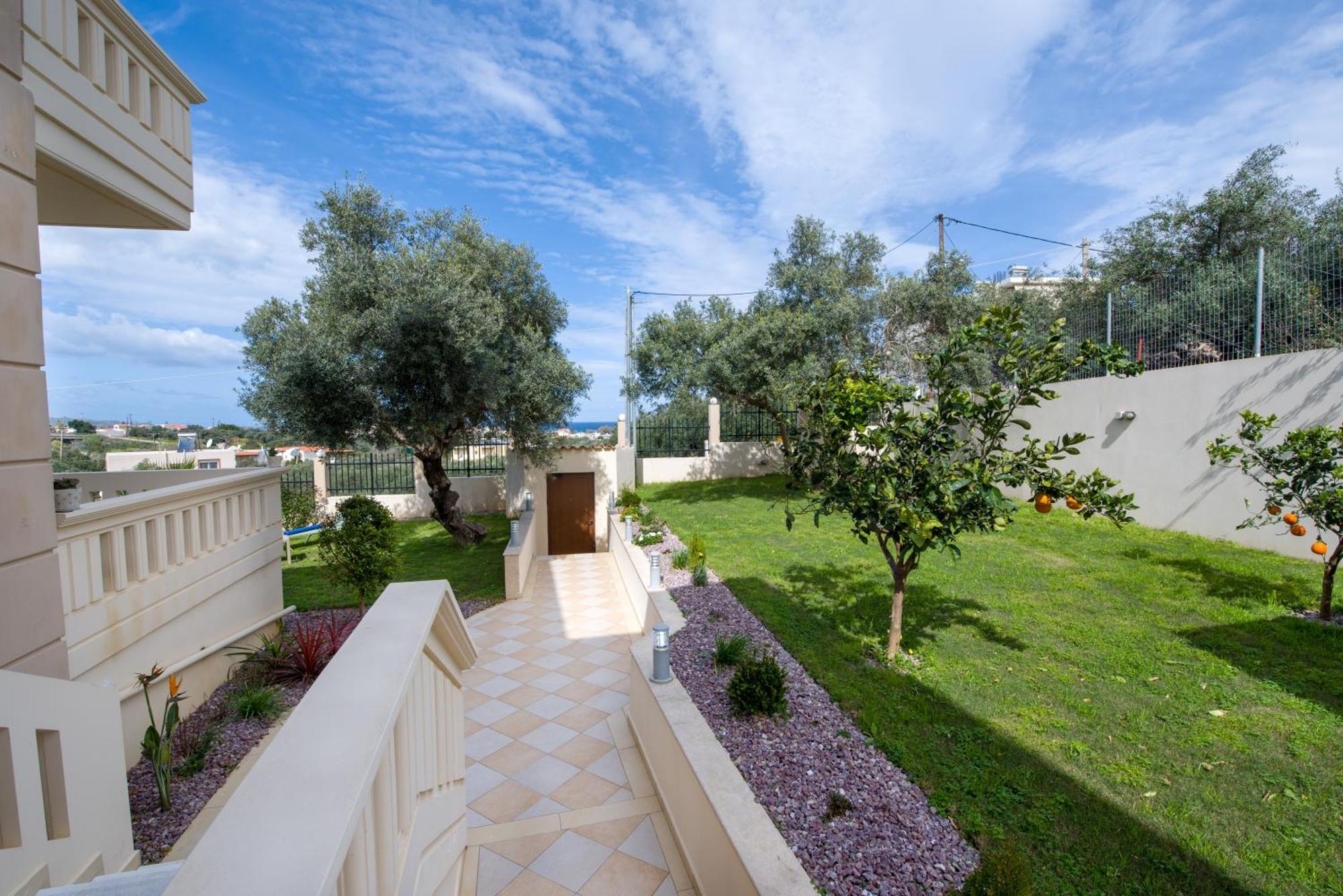 Apartment With Private Pool Near To The Sea