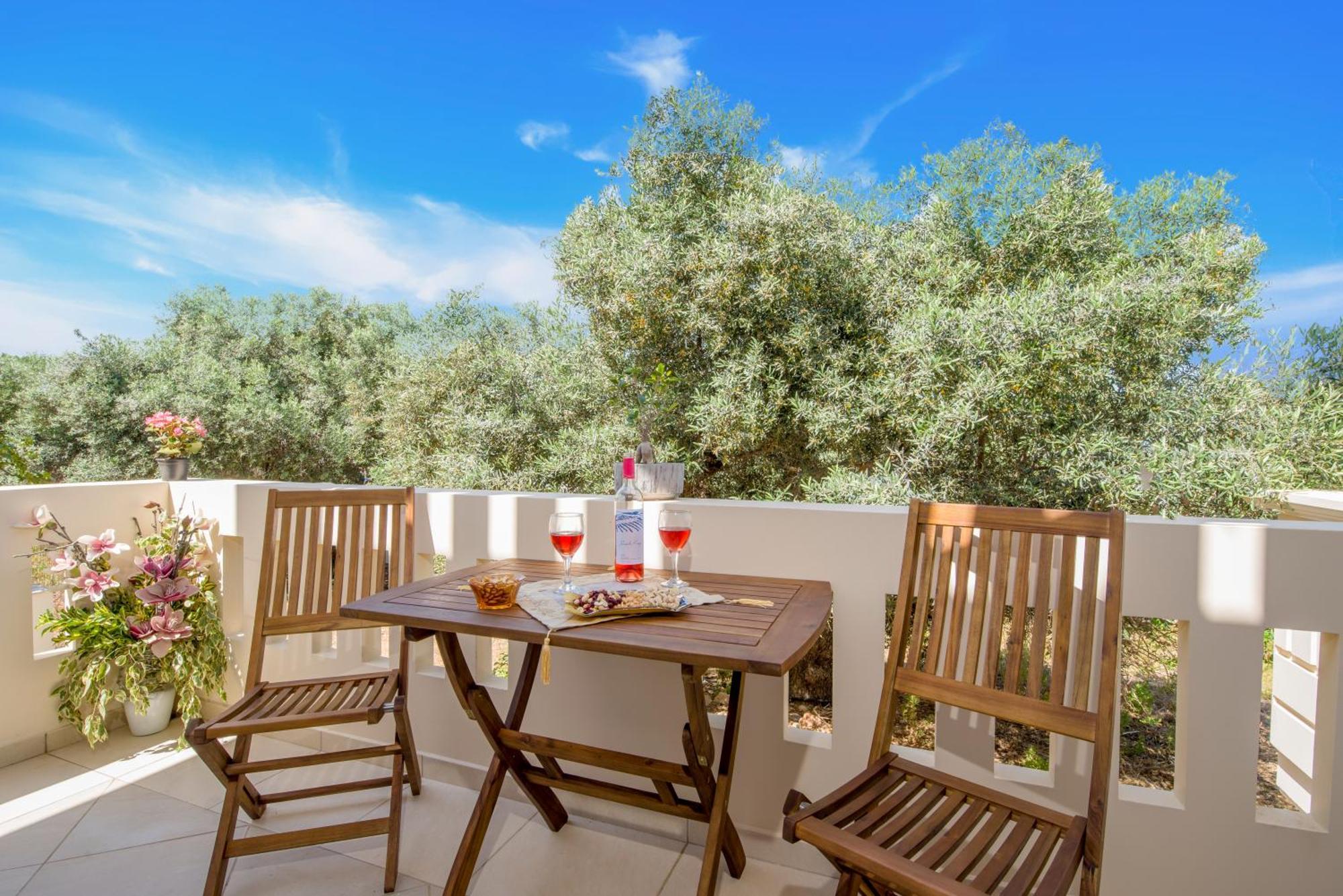 Apartment With Private Pool Near To The Sea