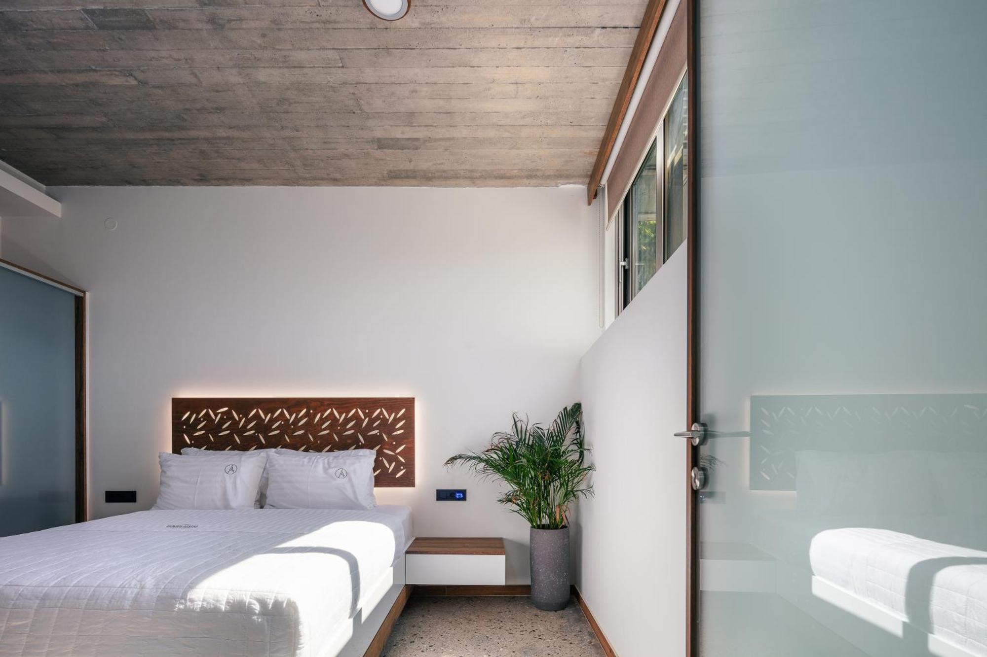 New Modern Villa Domus Rodia With Private Pool & Bbq, 4Km From Nearest Beach *