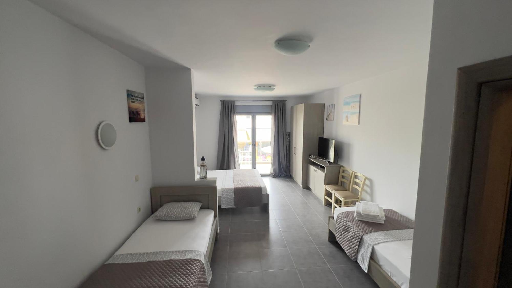 Ellinfos Aparthotel Hanioti