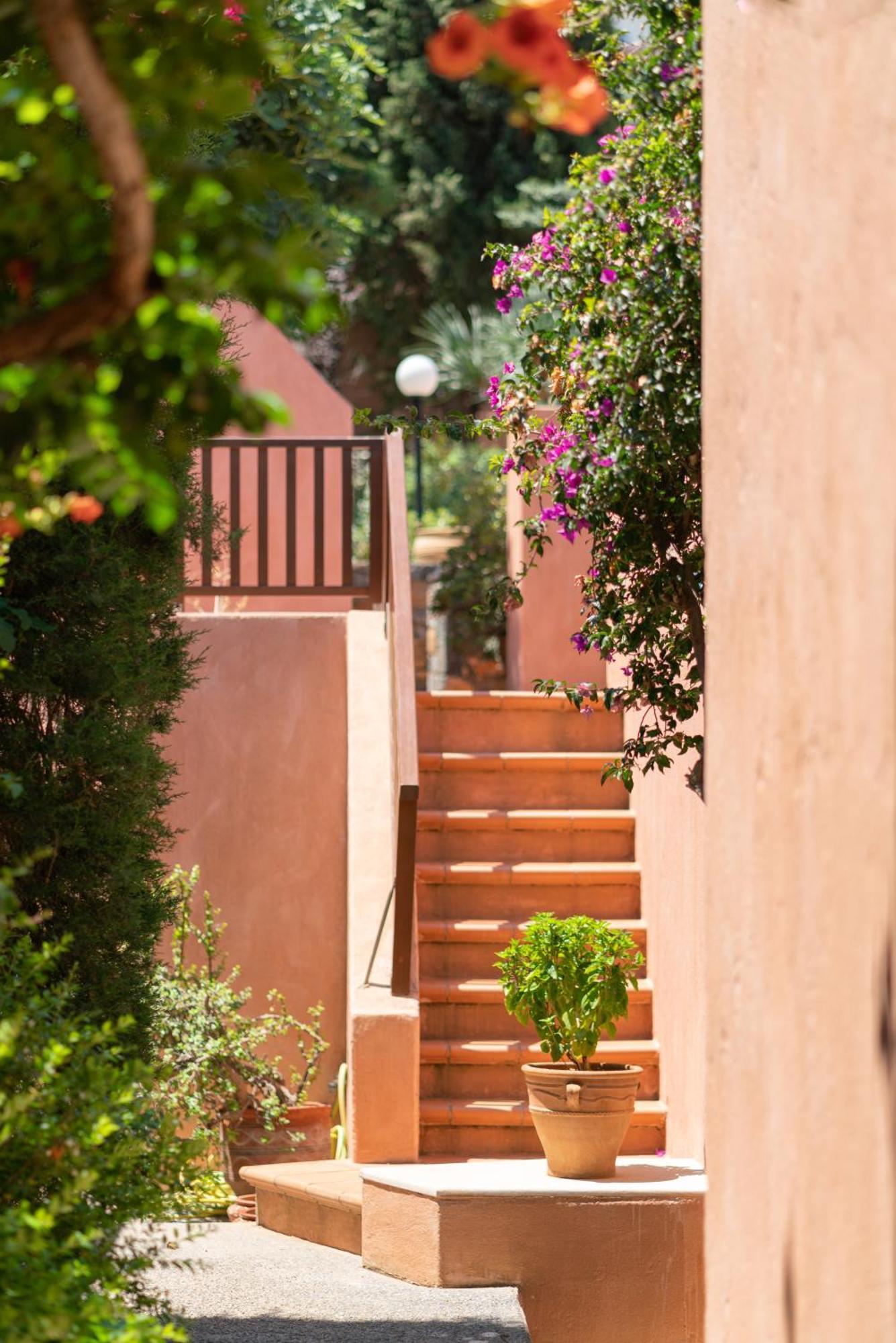 Koutouloufari Village Club Hotel Hersonissos (Crete)