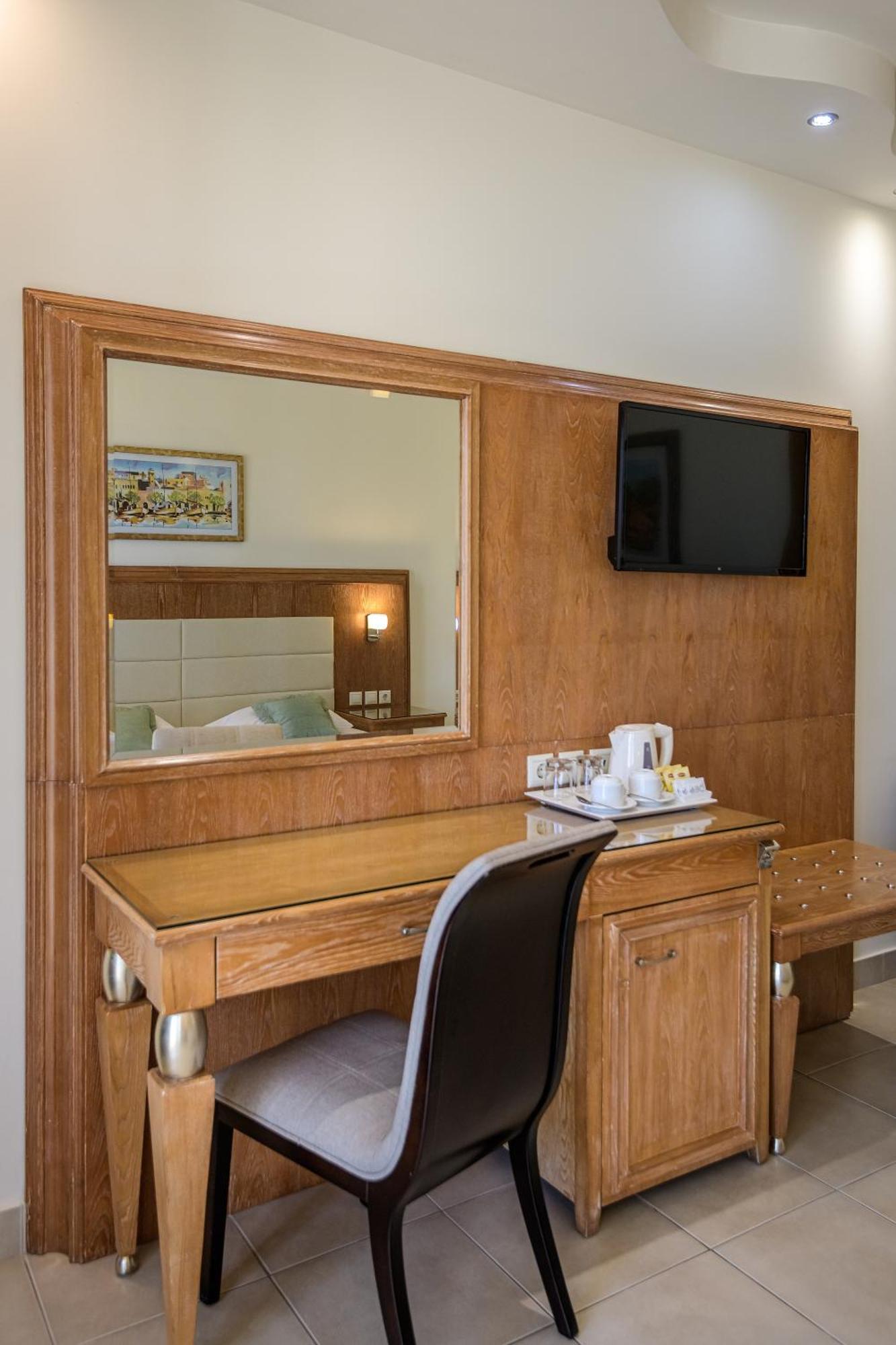 Resort Natura Park Village & 5*