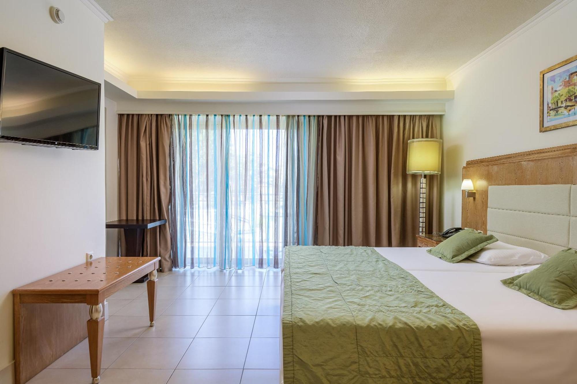 Natura Park Village & 5* Psalidi (Kos)