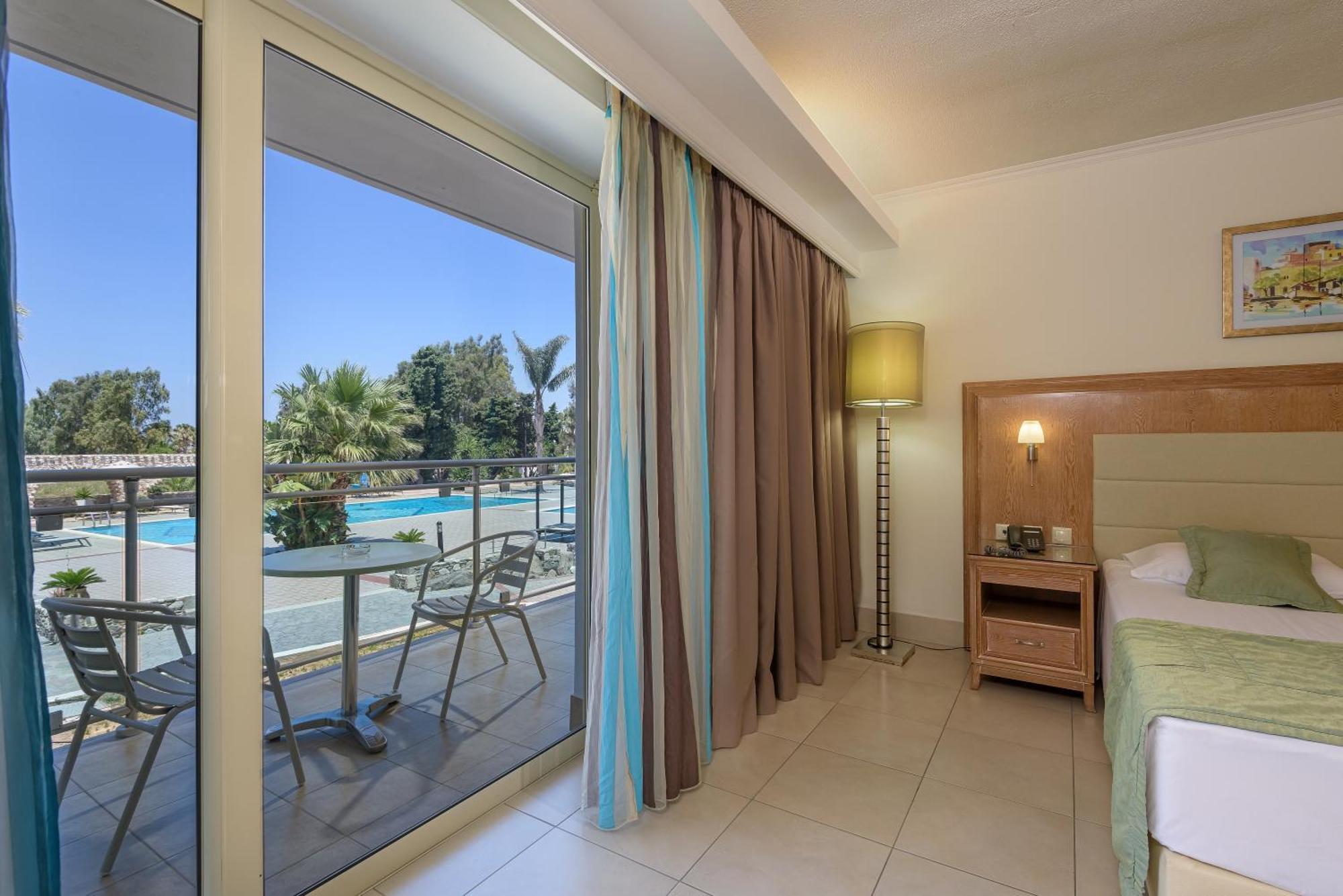 Resort Natura Park Village & 5*