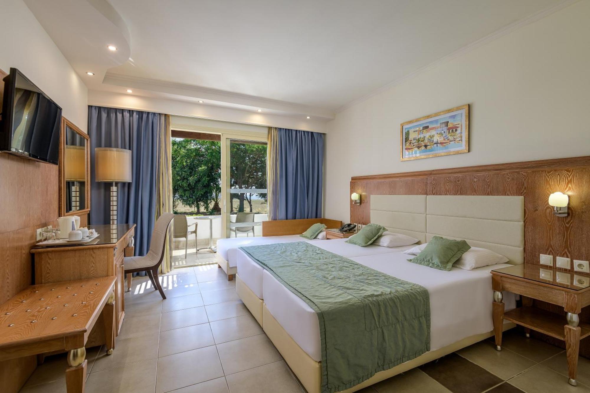 Resort Natura Park Village &