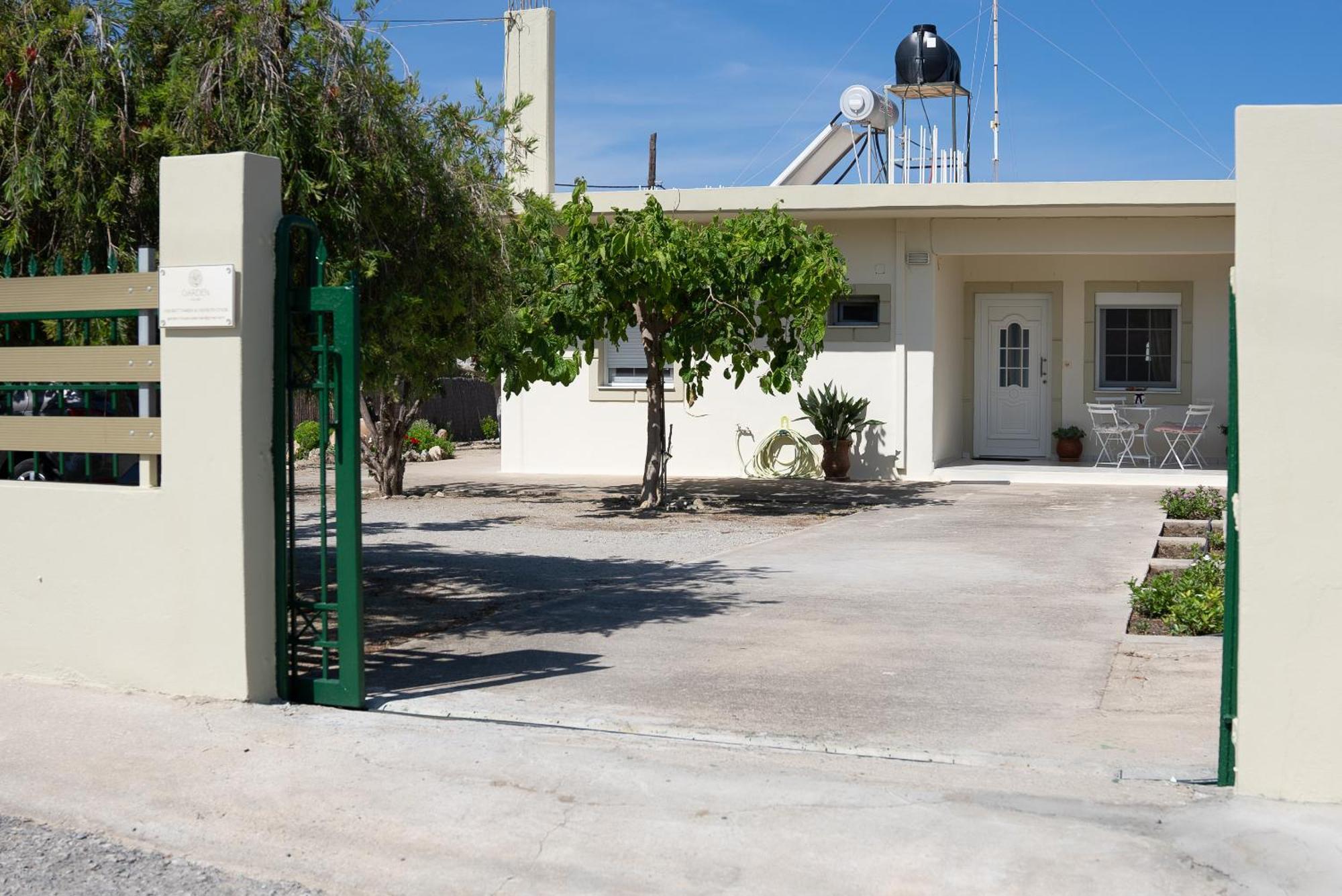 Garden House, Kalamaki Holiday home *