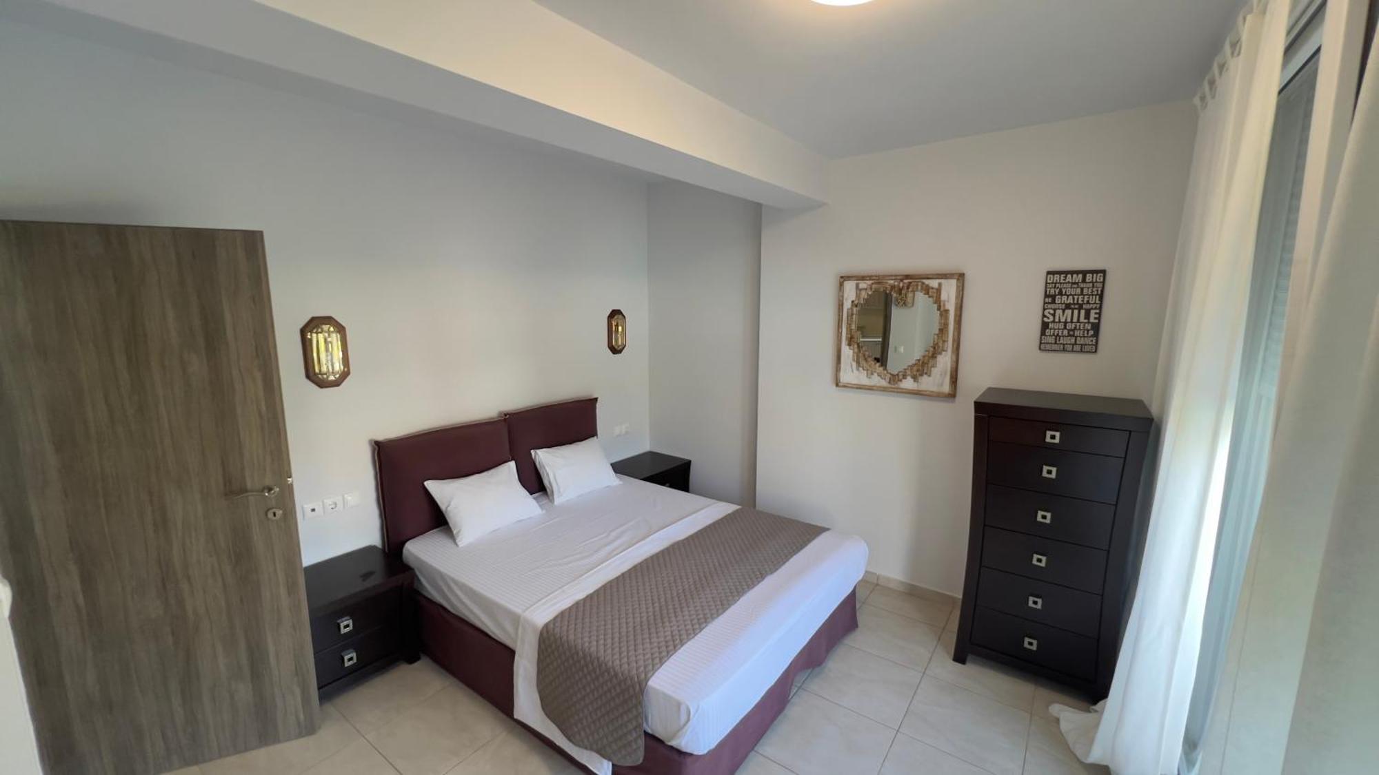 Ellinfos Aparthotel