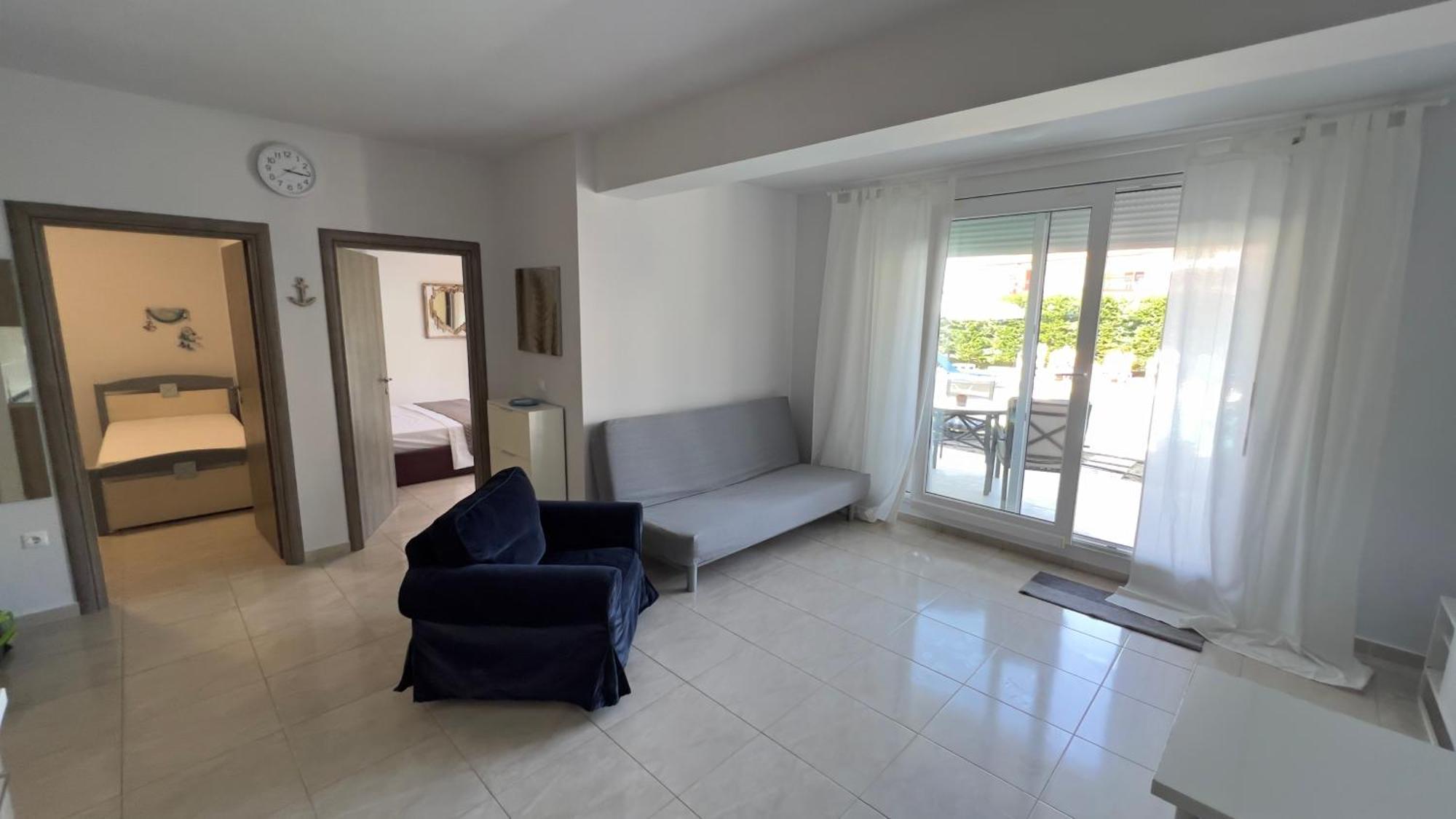 Ellinfos Aparthotel