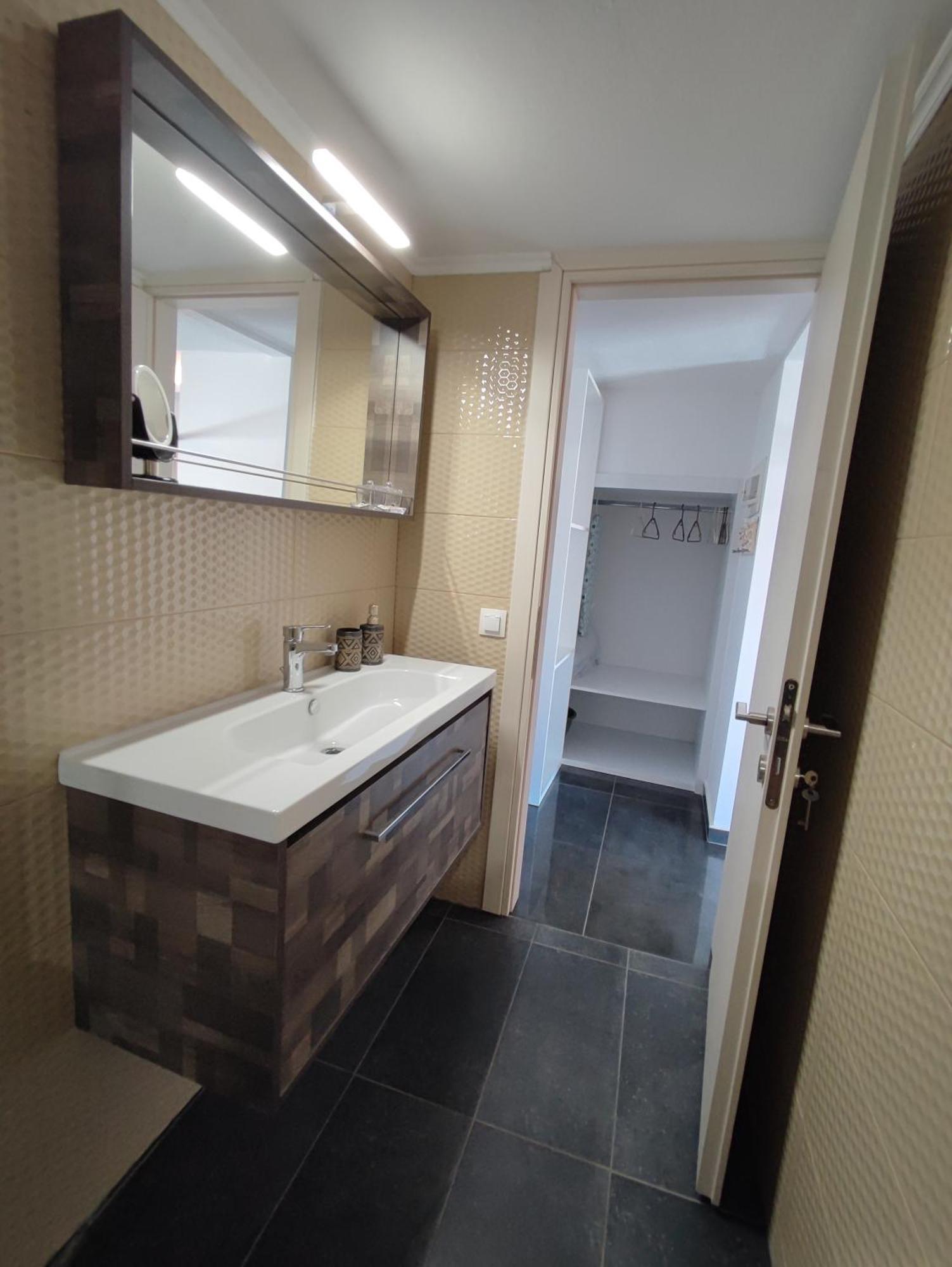 Theasis 4 Luxury With Sea View Apartment