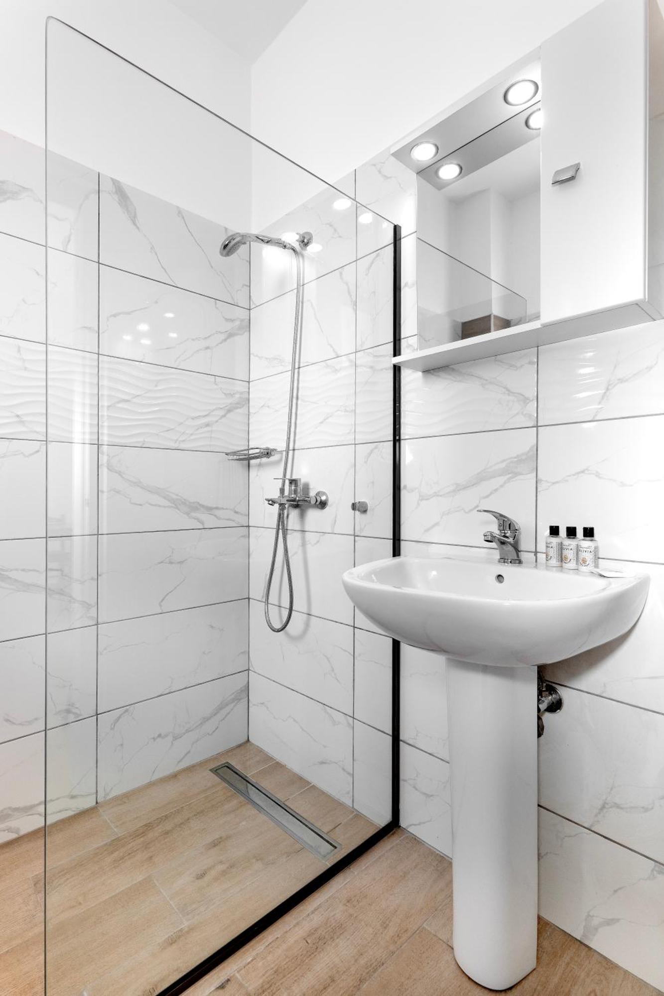 Anixis & Aparthotel 3*