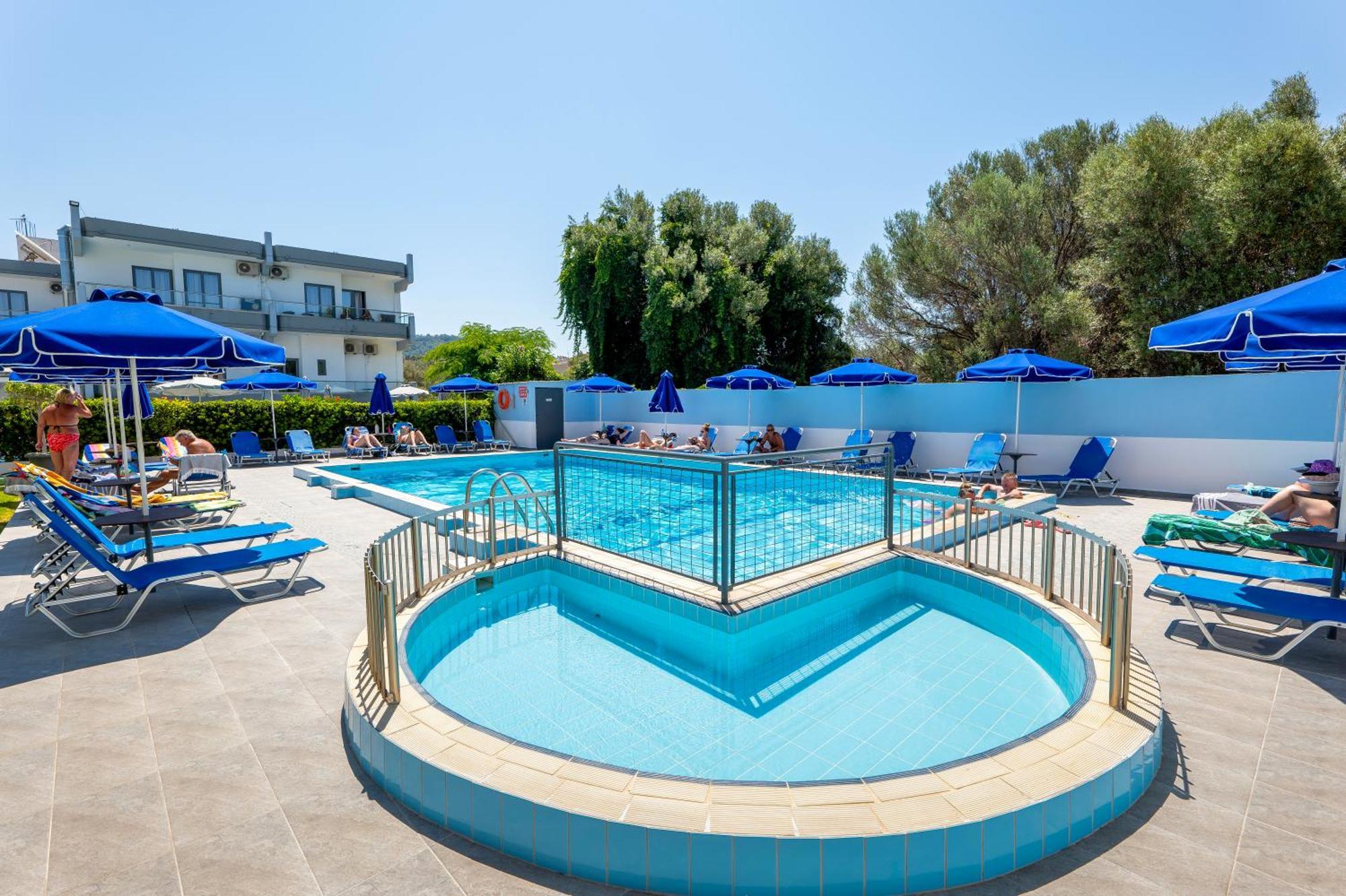 Aparthotel Anixis &