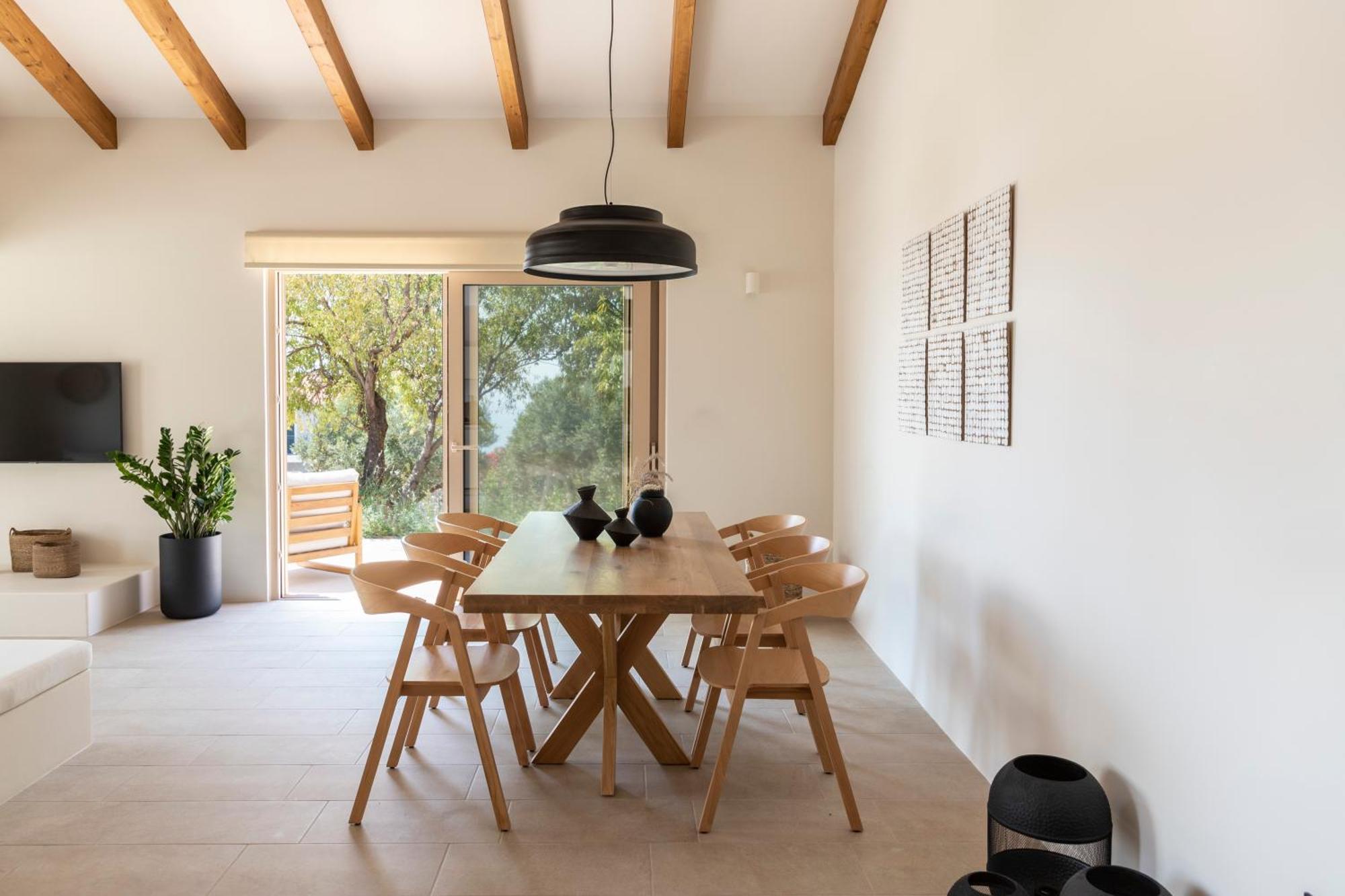 Avertosia Luxury Villa *