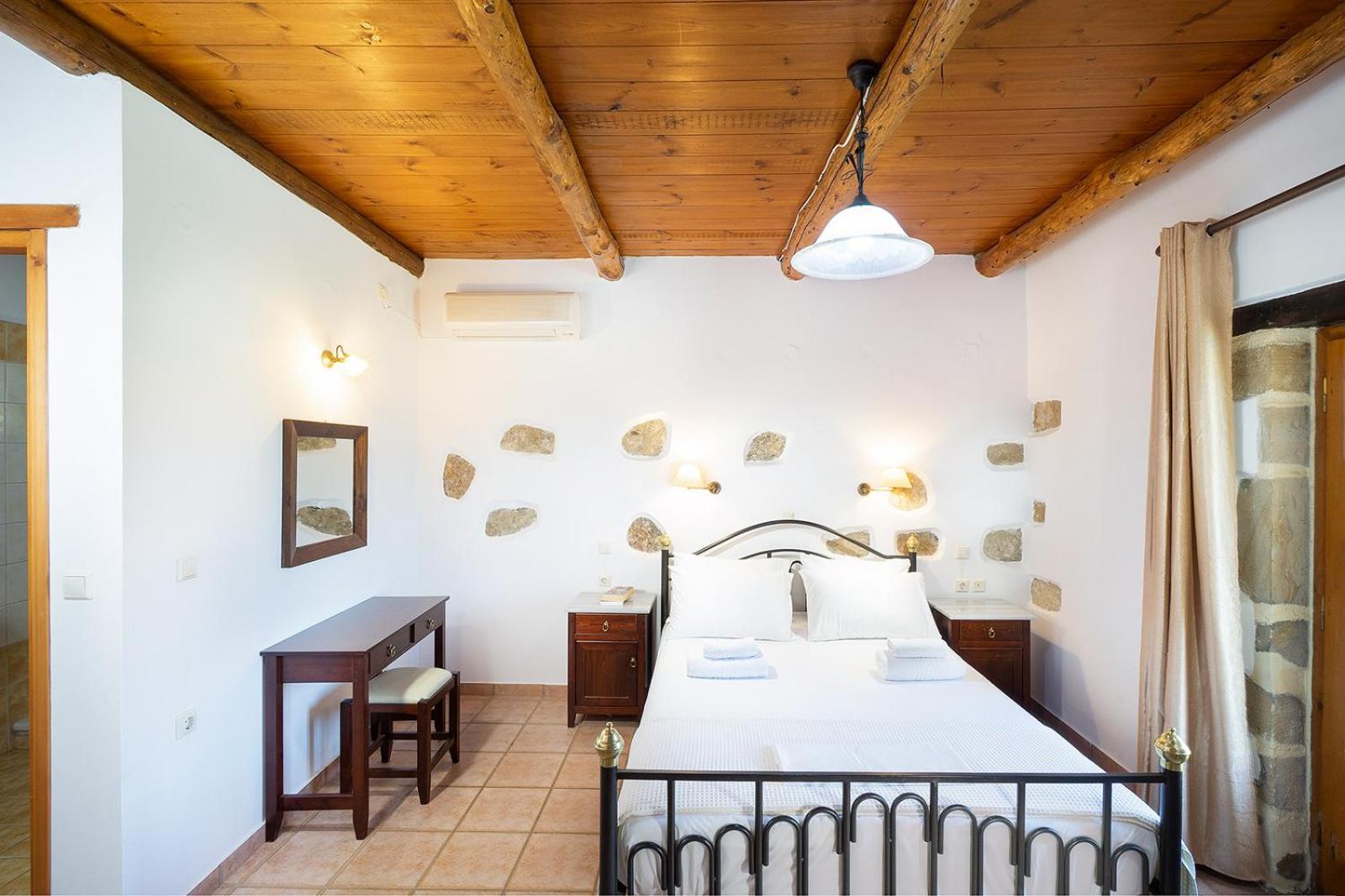 Villa 4-bedroom House *