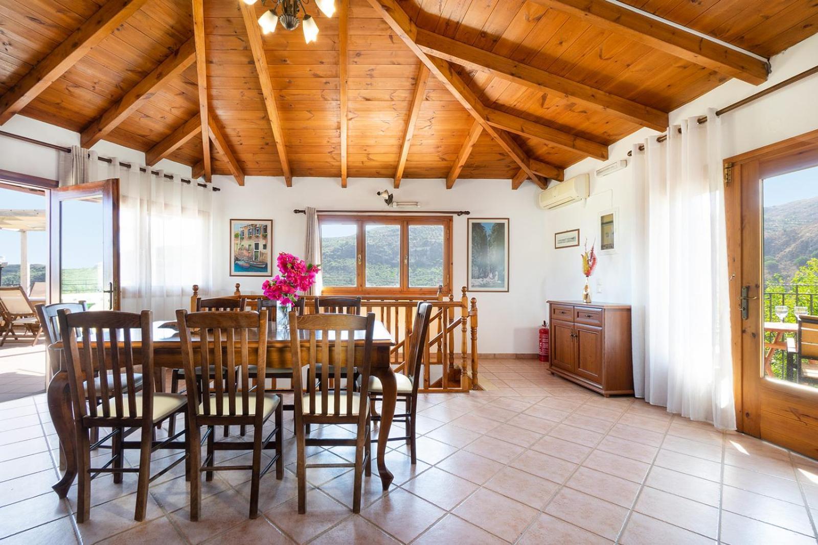 Villa 4-bedroom House