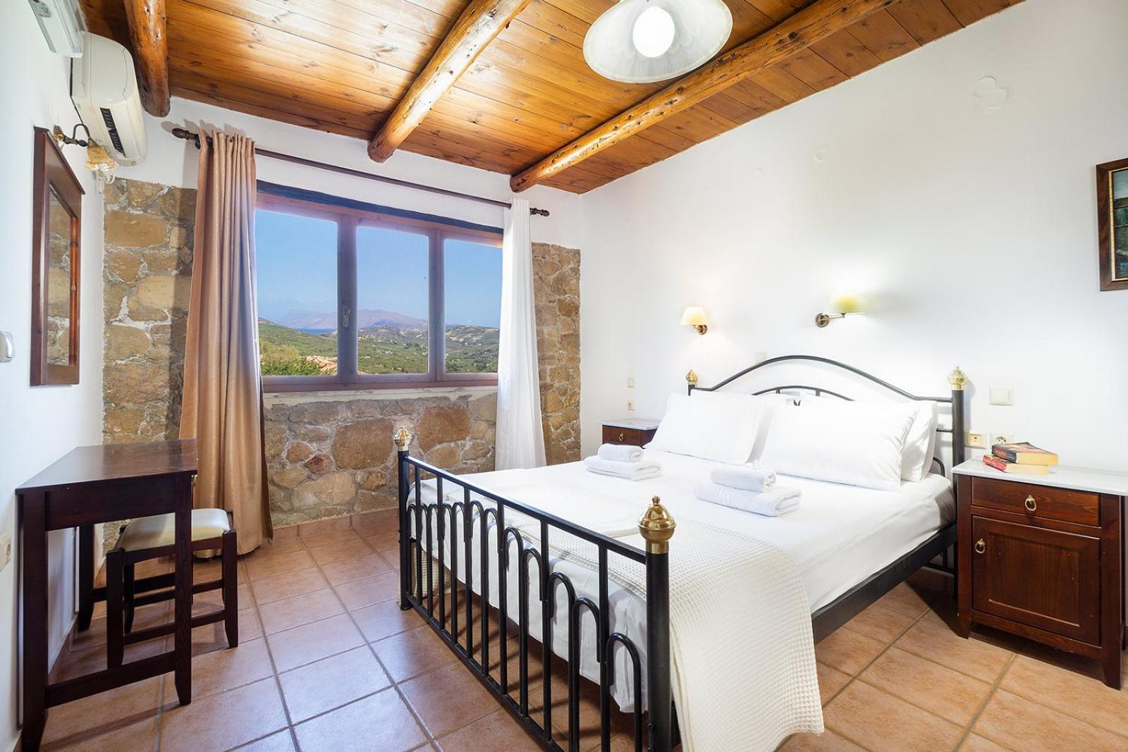 4-bedroom House Topolia