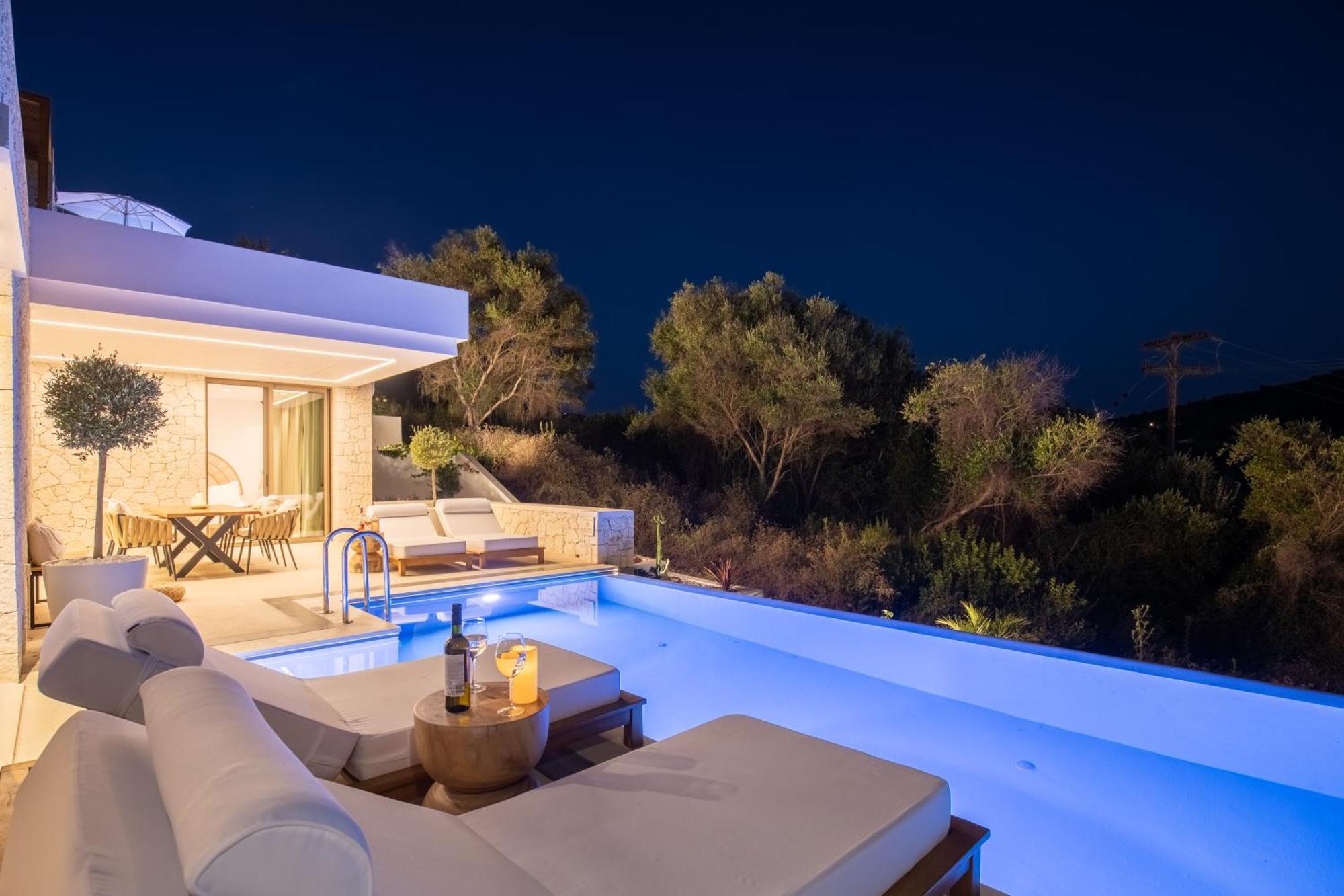 Sun N Salt Private * Agios Georgios Pagon
