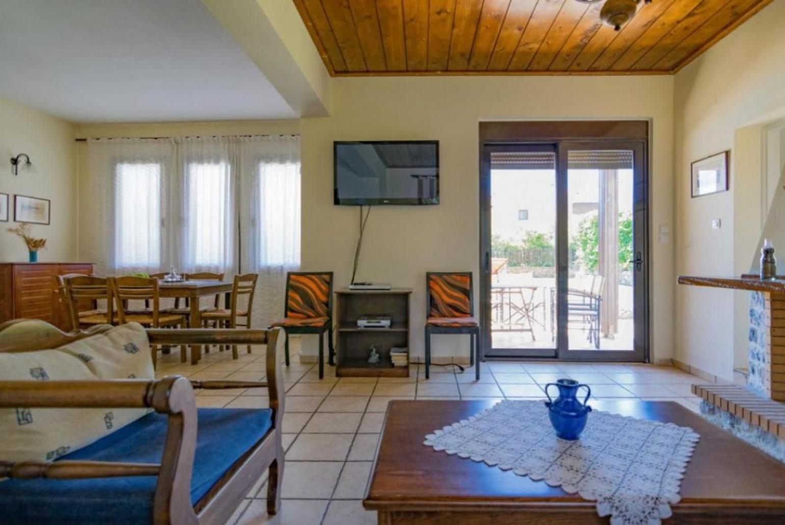 Ekklisies Tria Villa