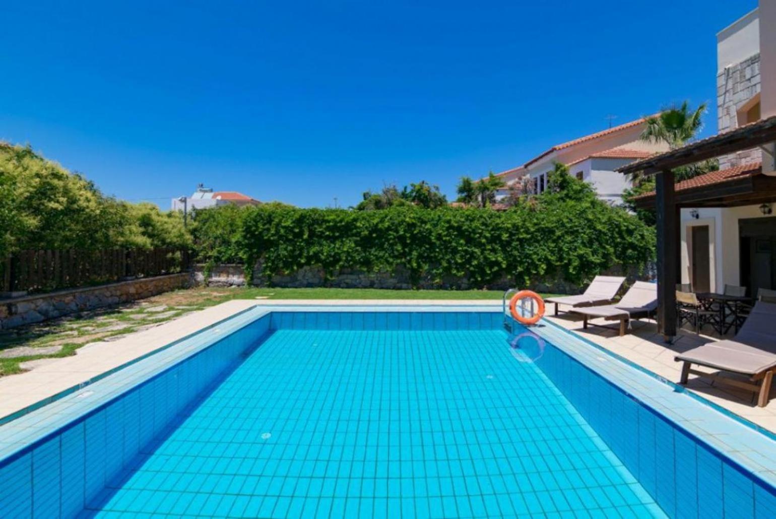 Villa Ekklisies Tria