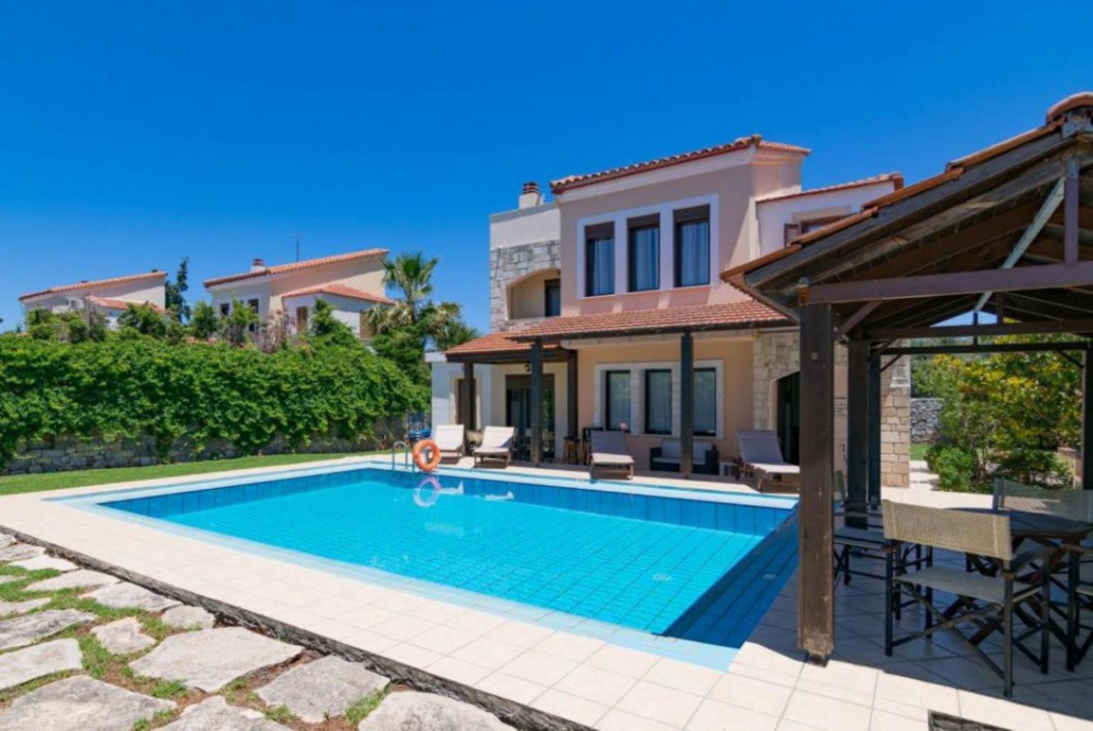 Ekklisies Tria Villa