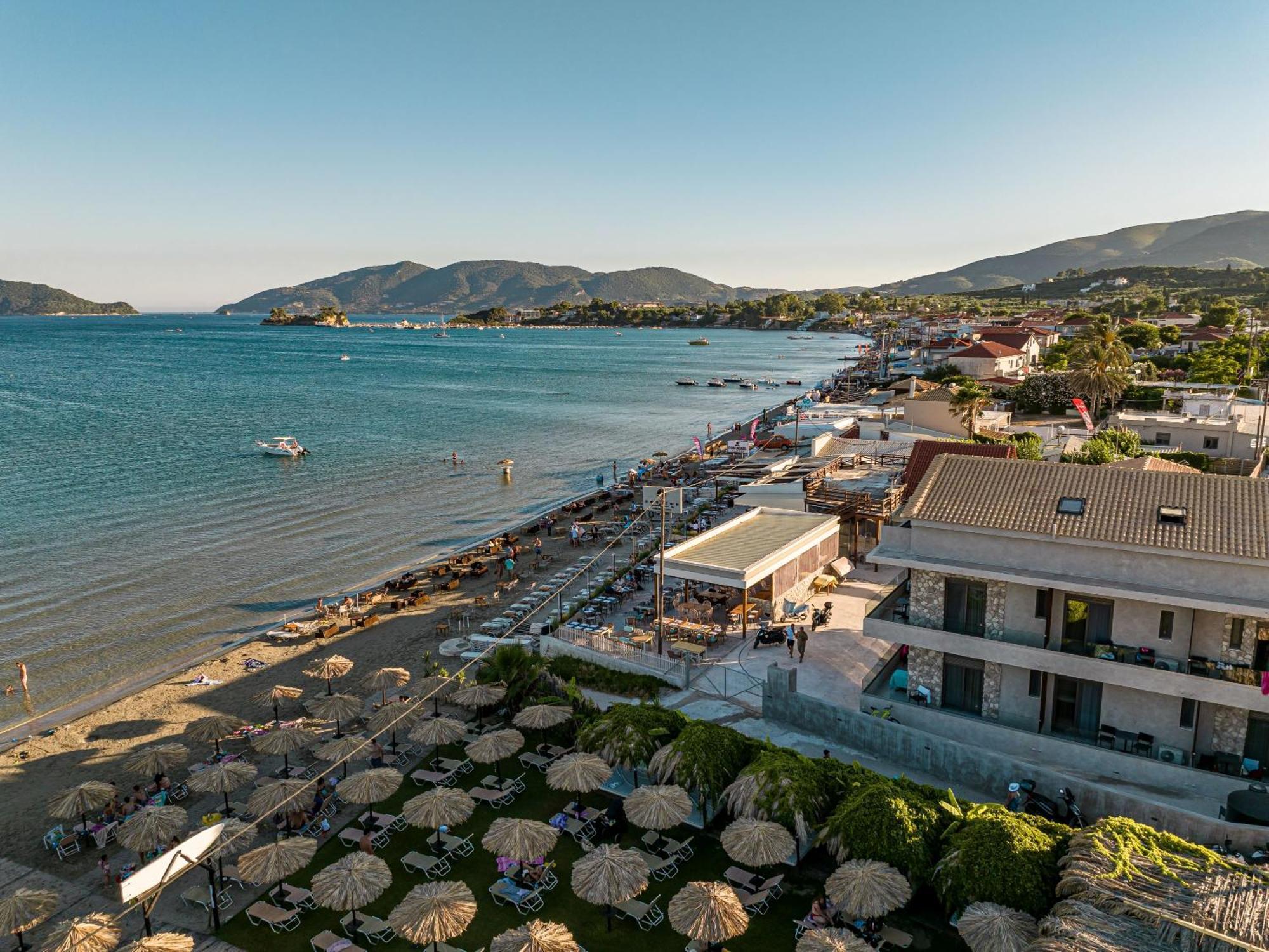 Hotel Horizon - Beachfront Luxury, By Zantewize