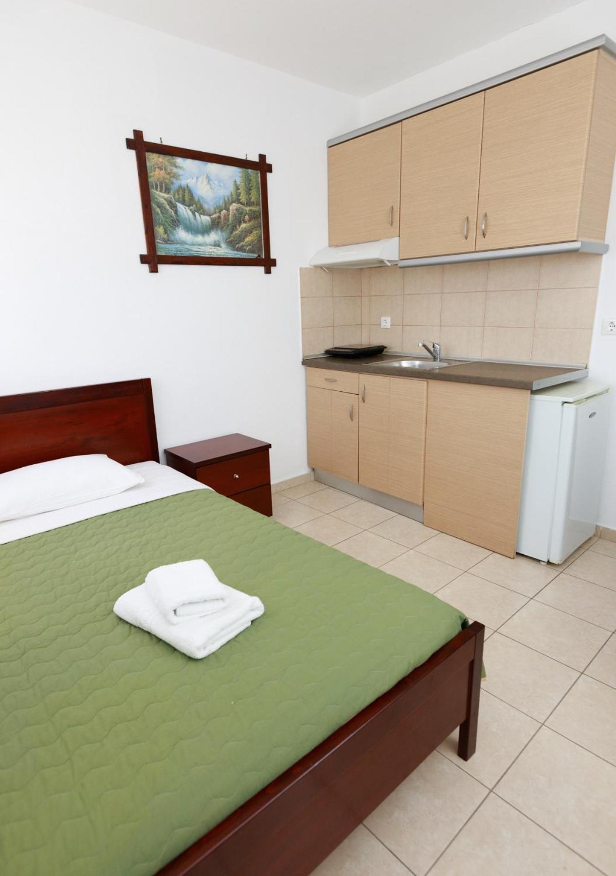 Melis Studios Aparthotel
