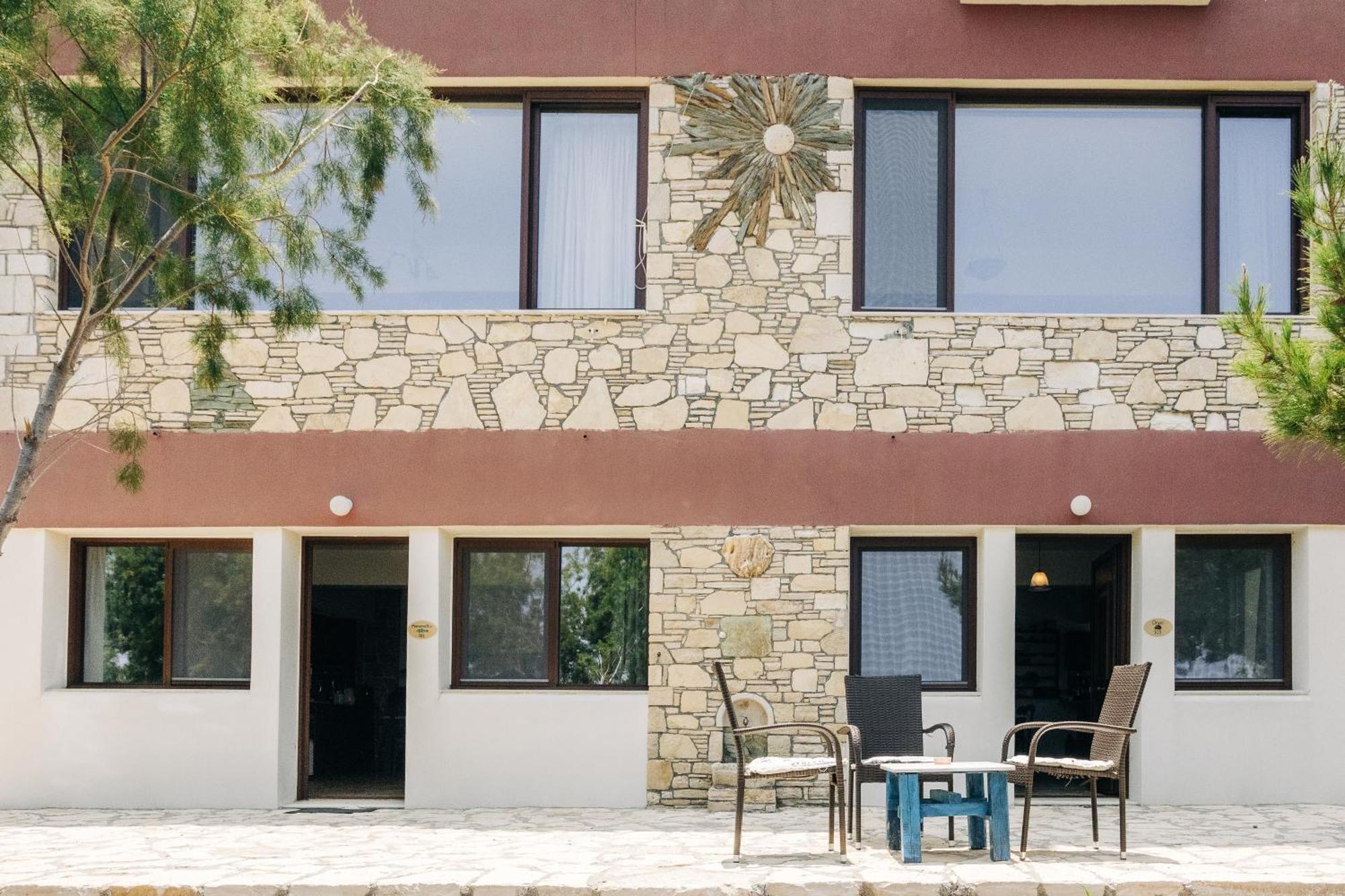 Iliatoras Aparthotel Agia Pelagia (Crete)