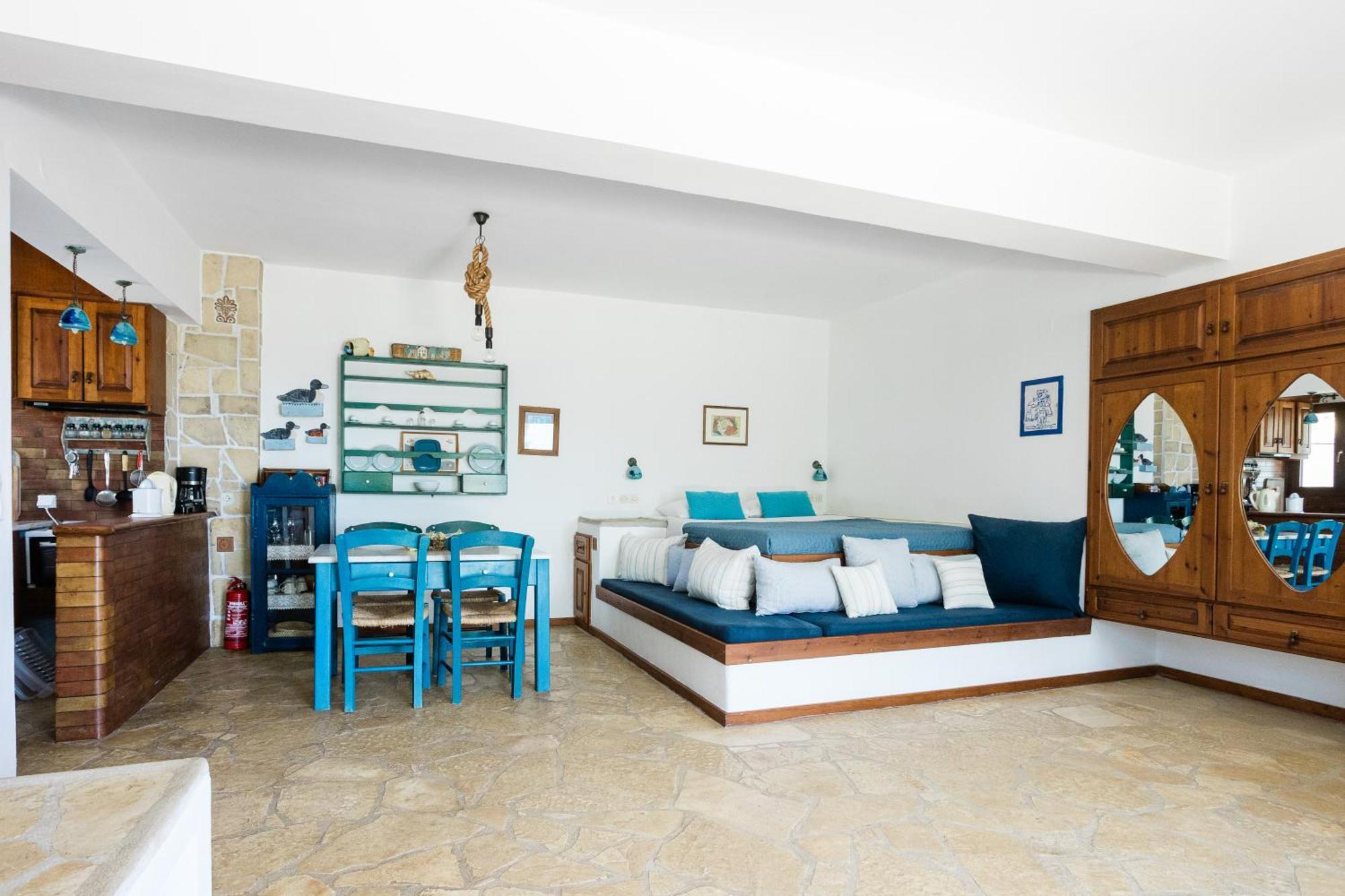 Aparthotel Iliatoras Agia Pelagia (Crete)