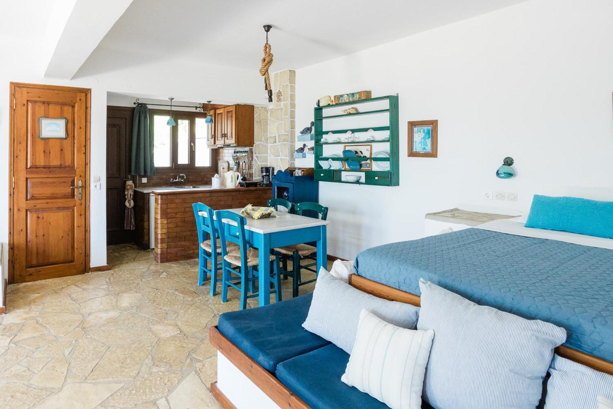 Iliatoras 3* Agia Pelagia (Crete)