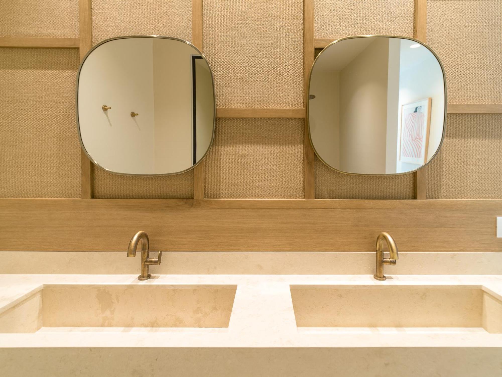 Essence Aparthotel Argostoli (Kefalonia)