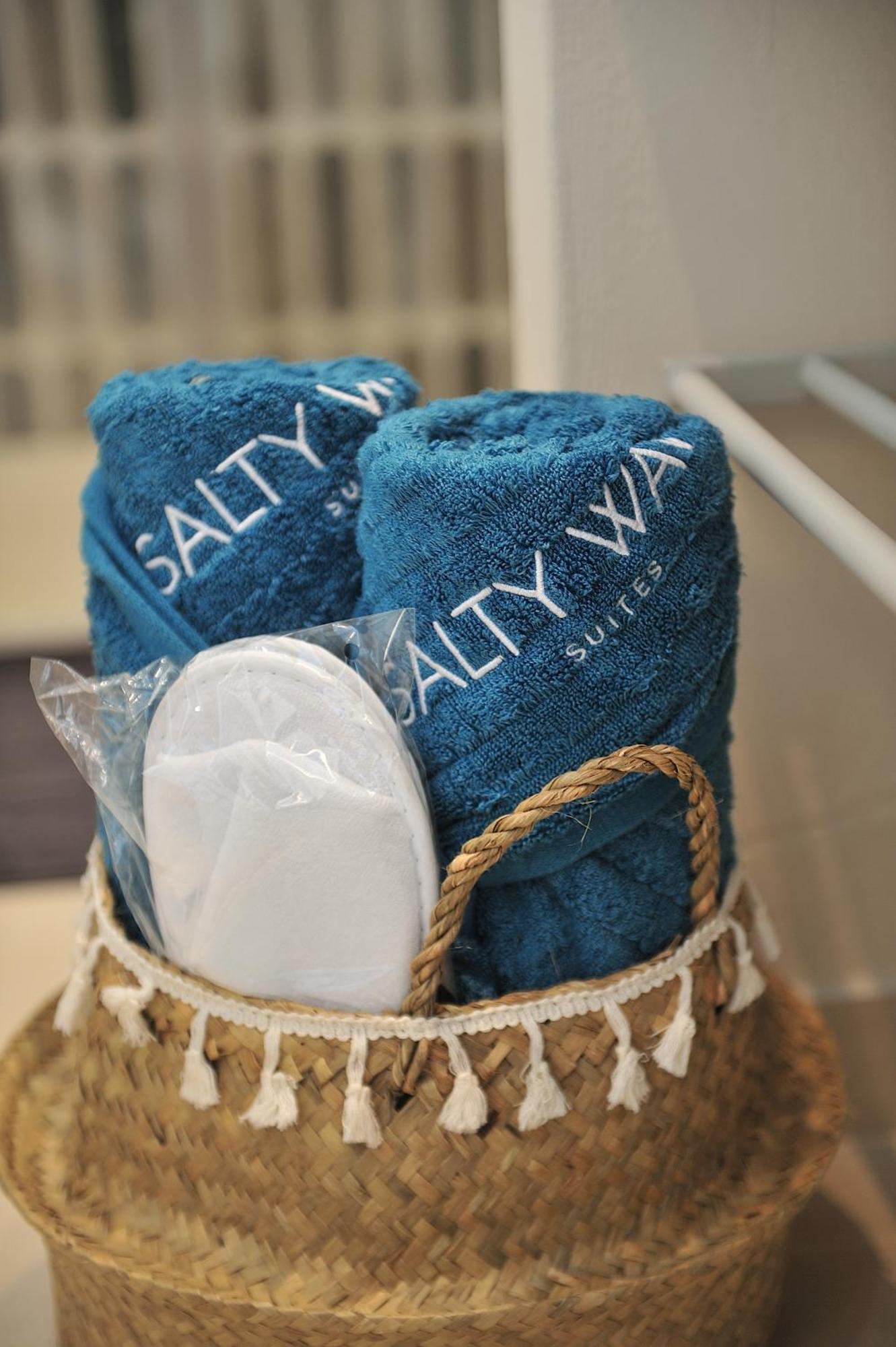 Salty Wave Hotel *