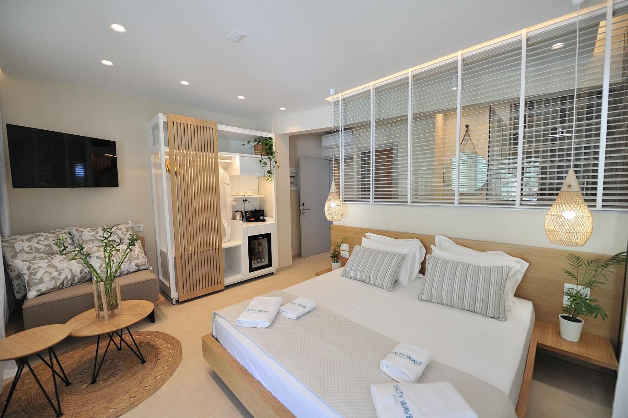 Salty Wave Hotel