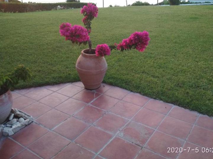 Yades Elegant 2 Minutes Away From The Holiday home *
