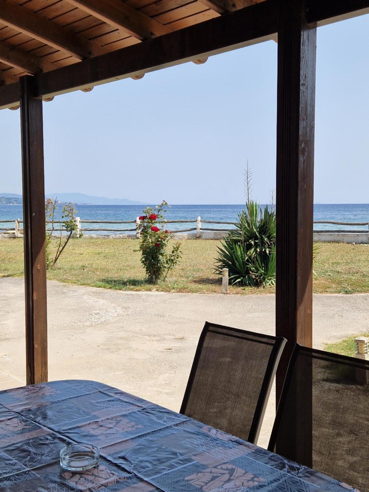 Aparthotel On The Wave Spitakia Sto Kyma *