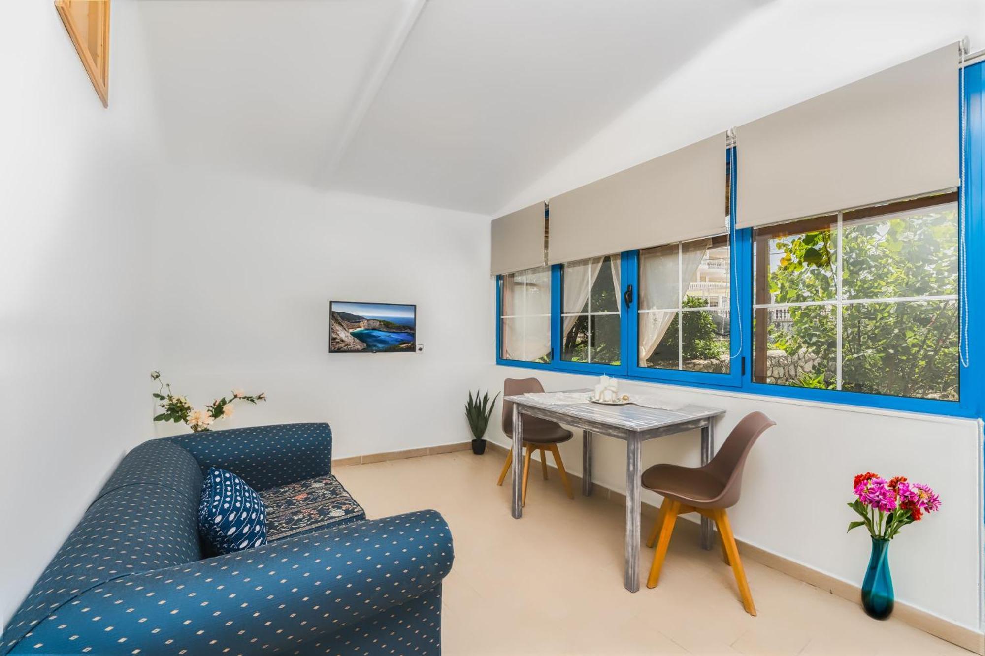 St. Harry's Windmill Apartment *