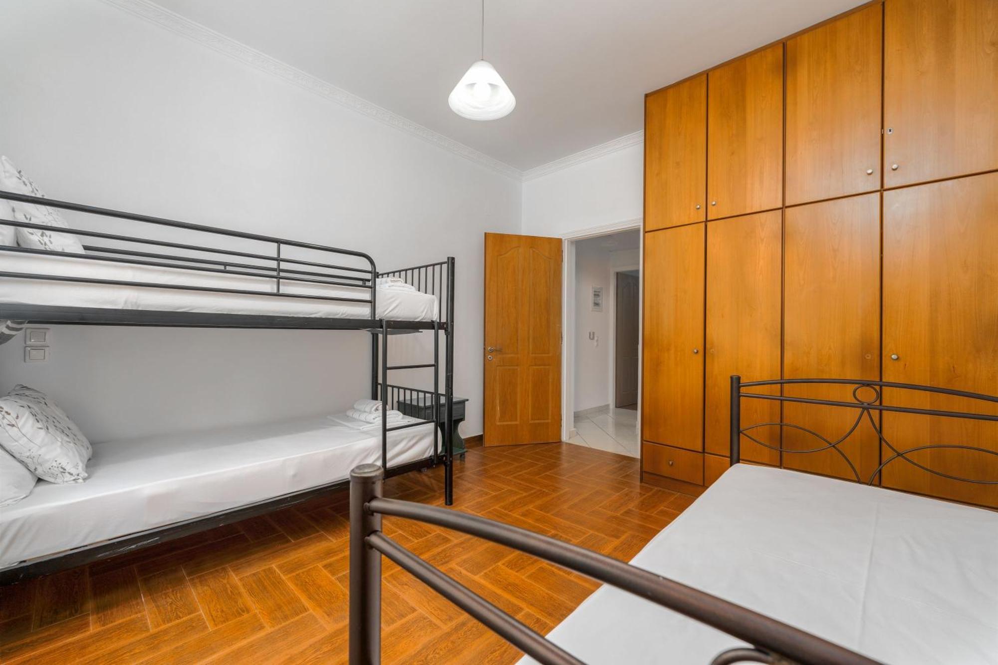 St. Harry's Windmill Apartment *
