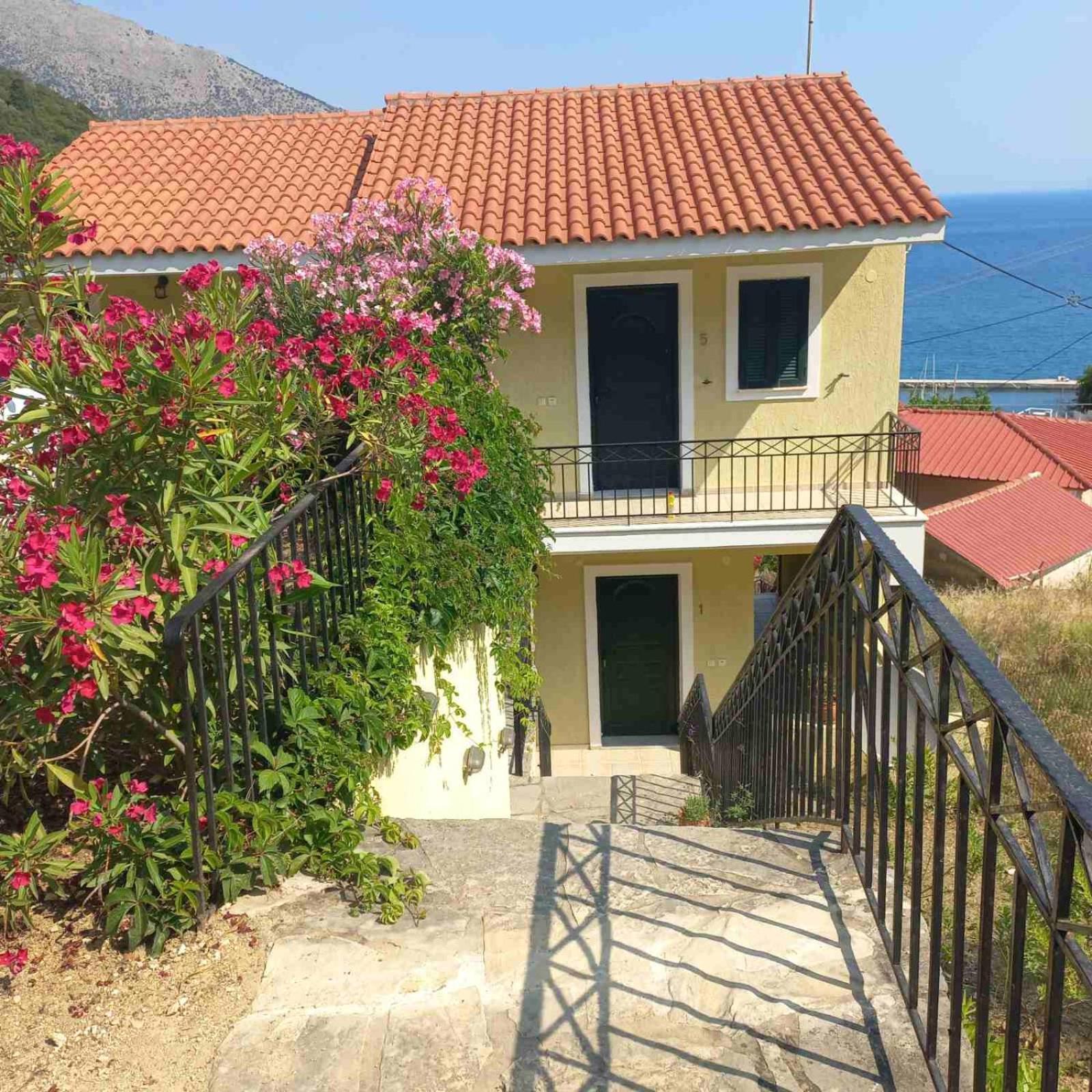Giannatos' Studios * Poros (Kefalonia)