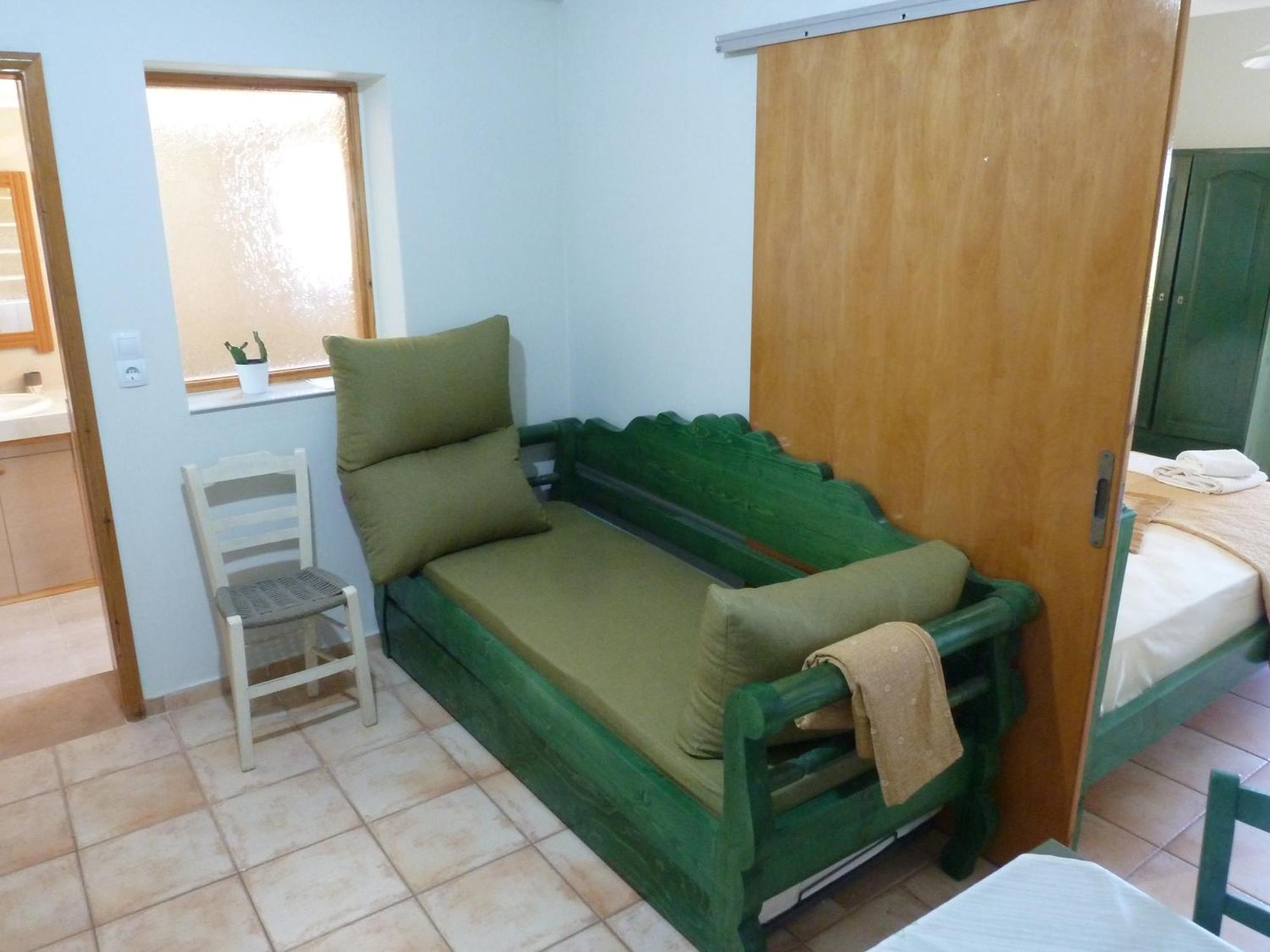 Golden Sun Apartment *