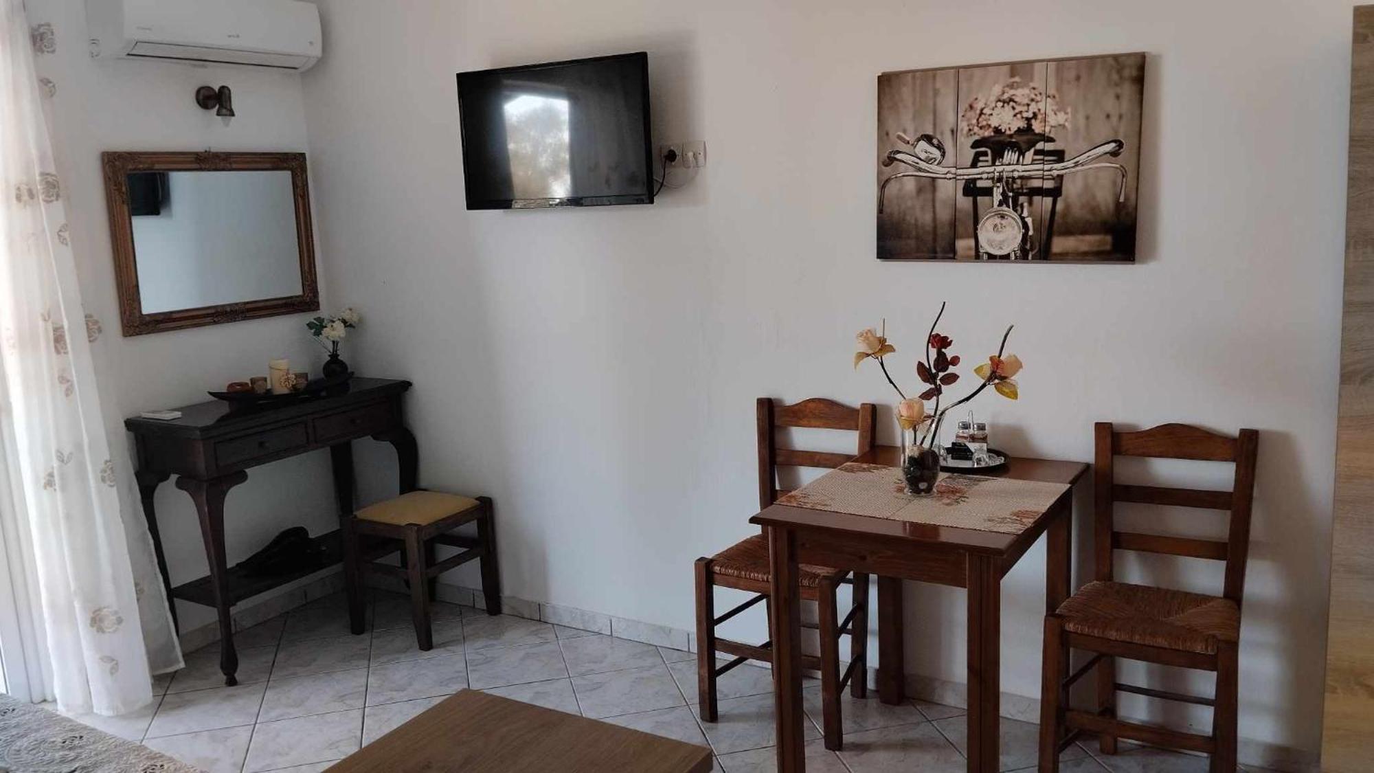 Golden Sun Apartment *
