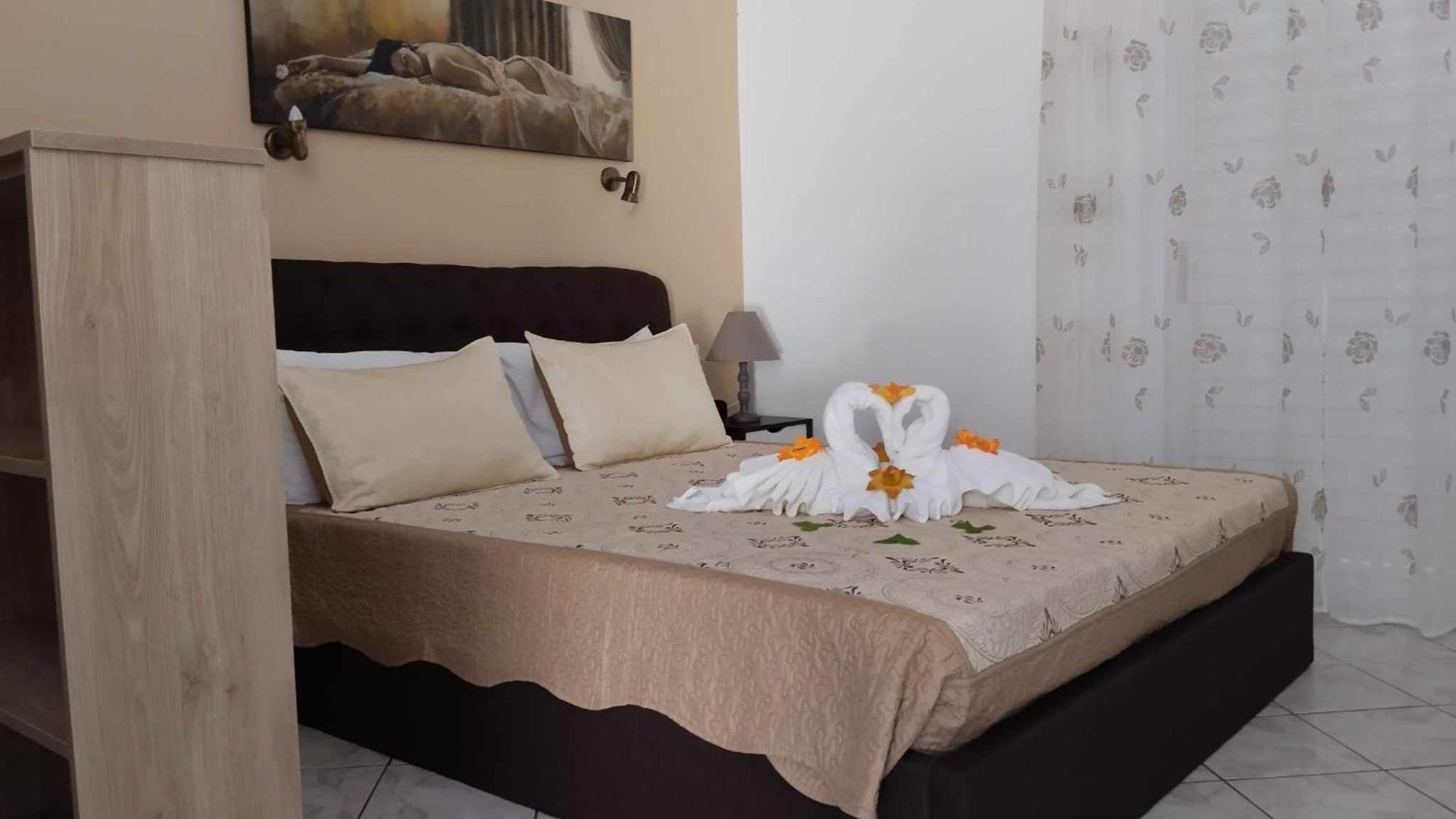 Golden Sun Apartment