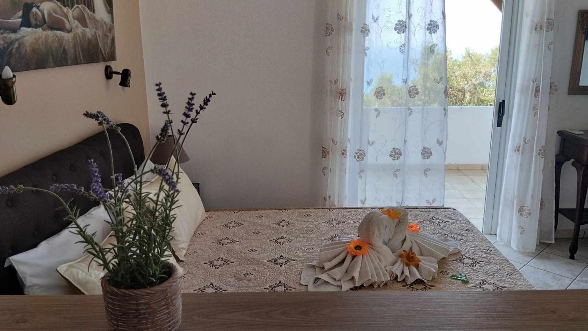 Golden Sun Apartment Rodakino