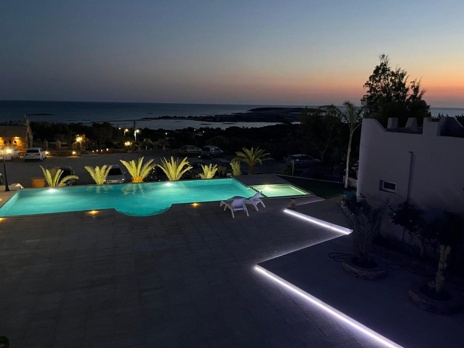 Hotel Village *