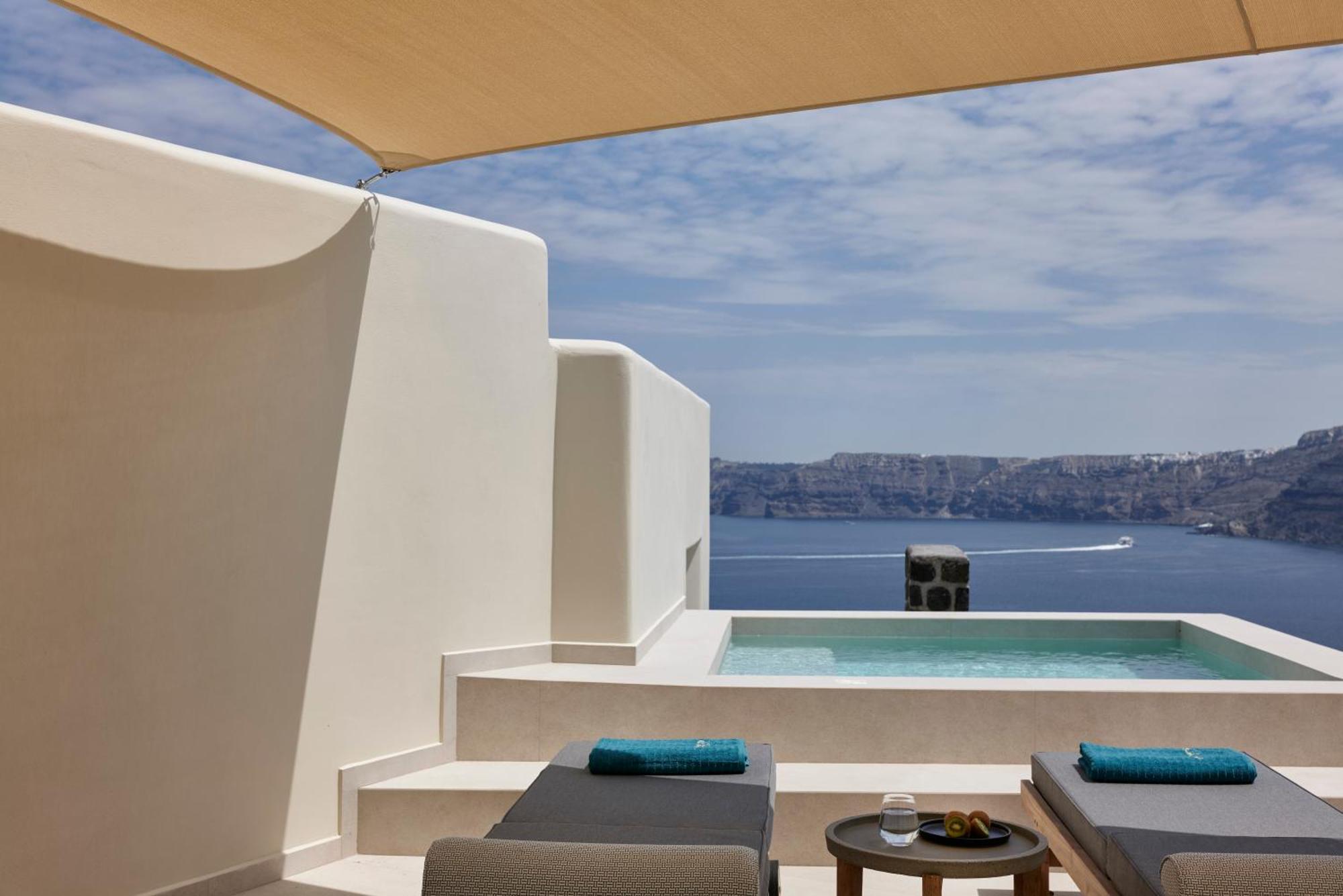 Apanemo & Hotel Akrotiri (Santorini)