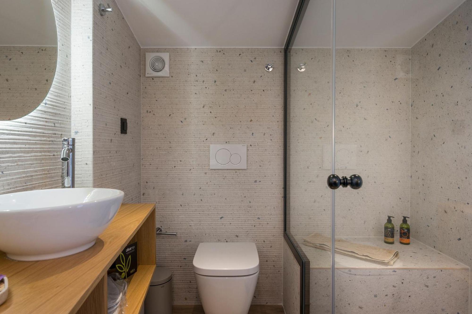 Ekphrasis With Sea View And Jacuzzi *