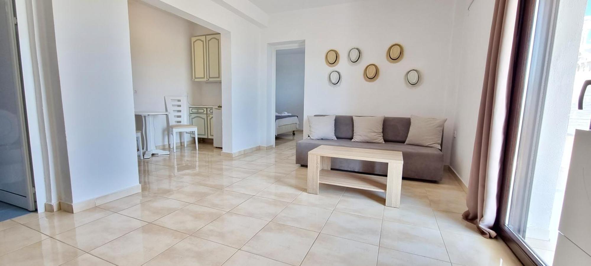 Apartment White Tennis & Pefkochori