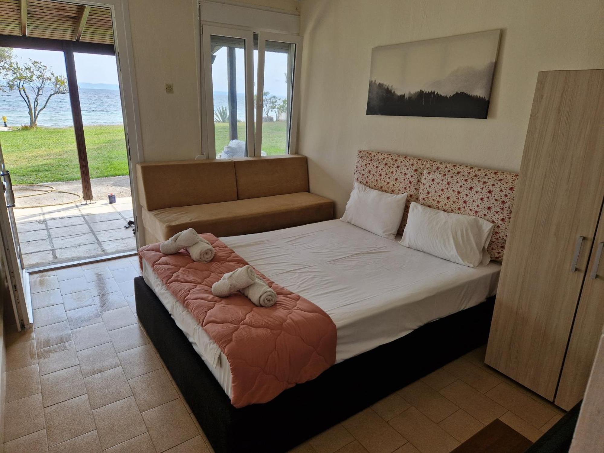 Aparthotel On The Wave Spitakia Sto Kyma *
