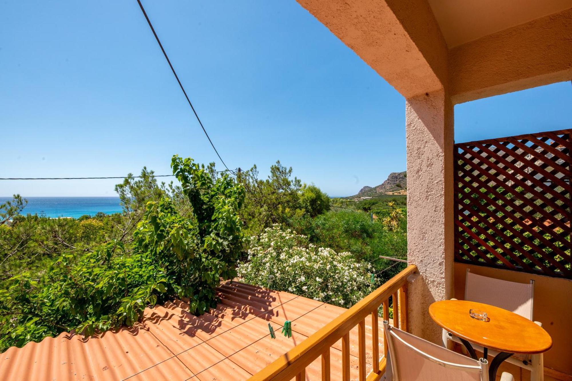 Golden Sun Apartment *