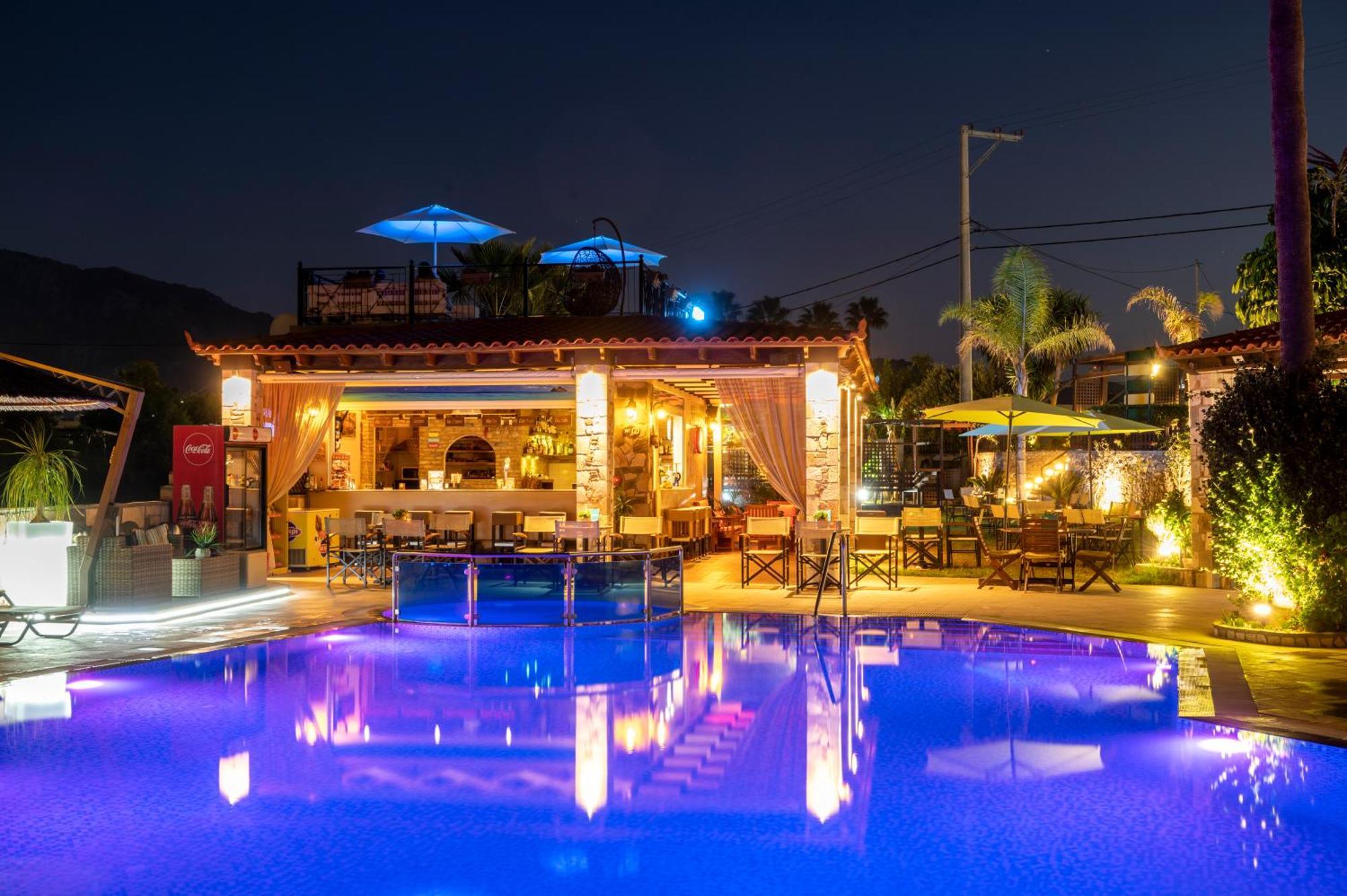 Socrates Aparthotel 3*
