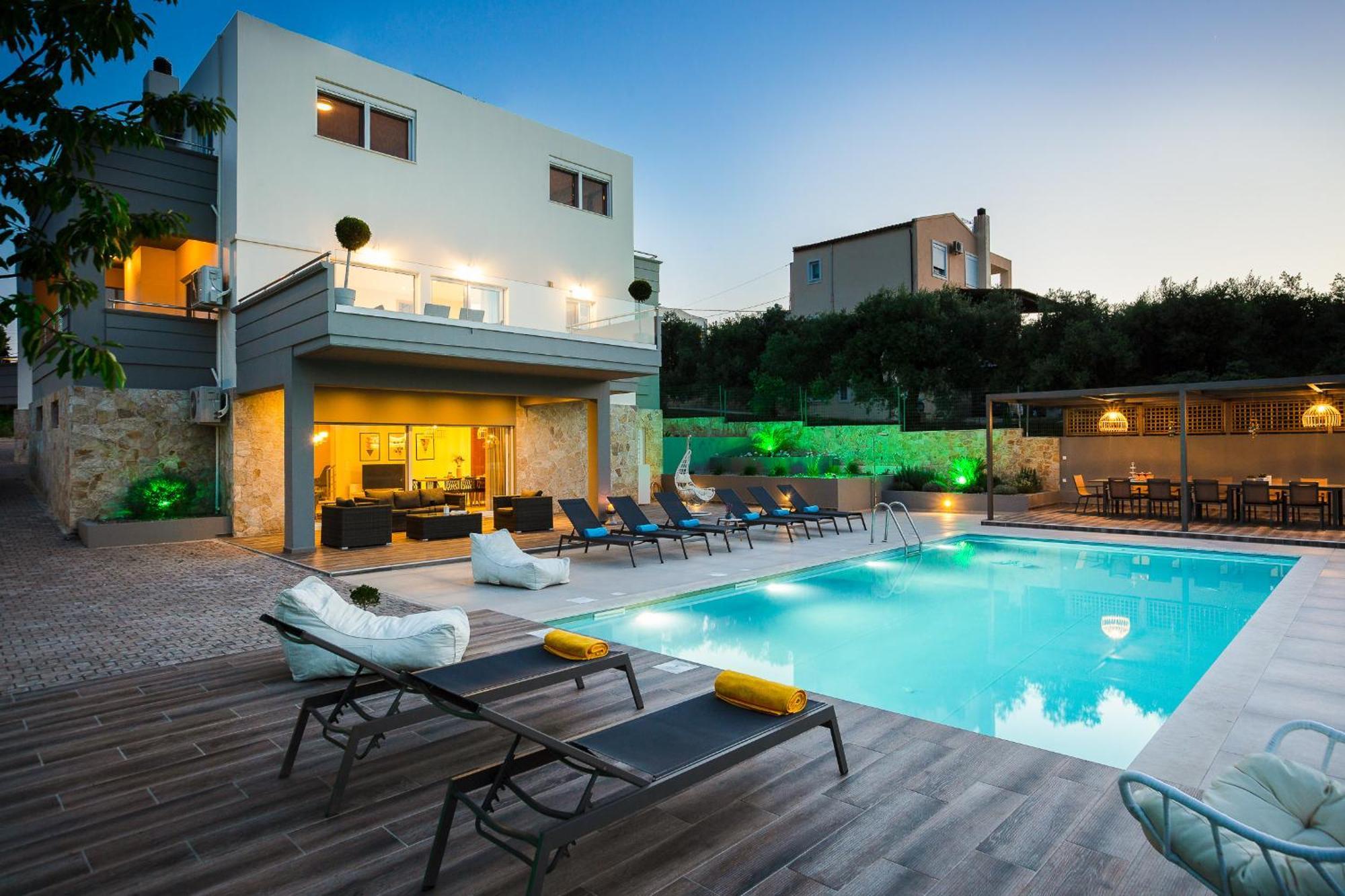 Aelia I Modern & Ideal For Large Groups